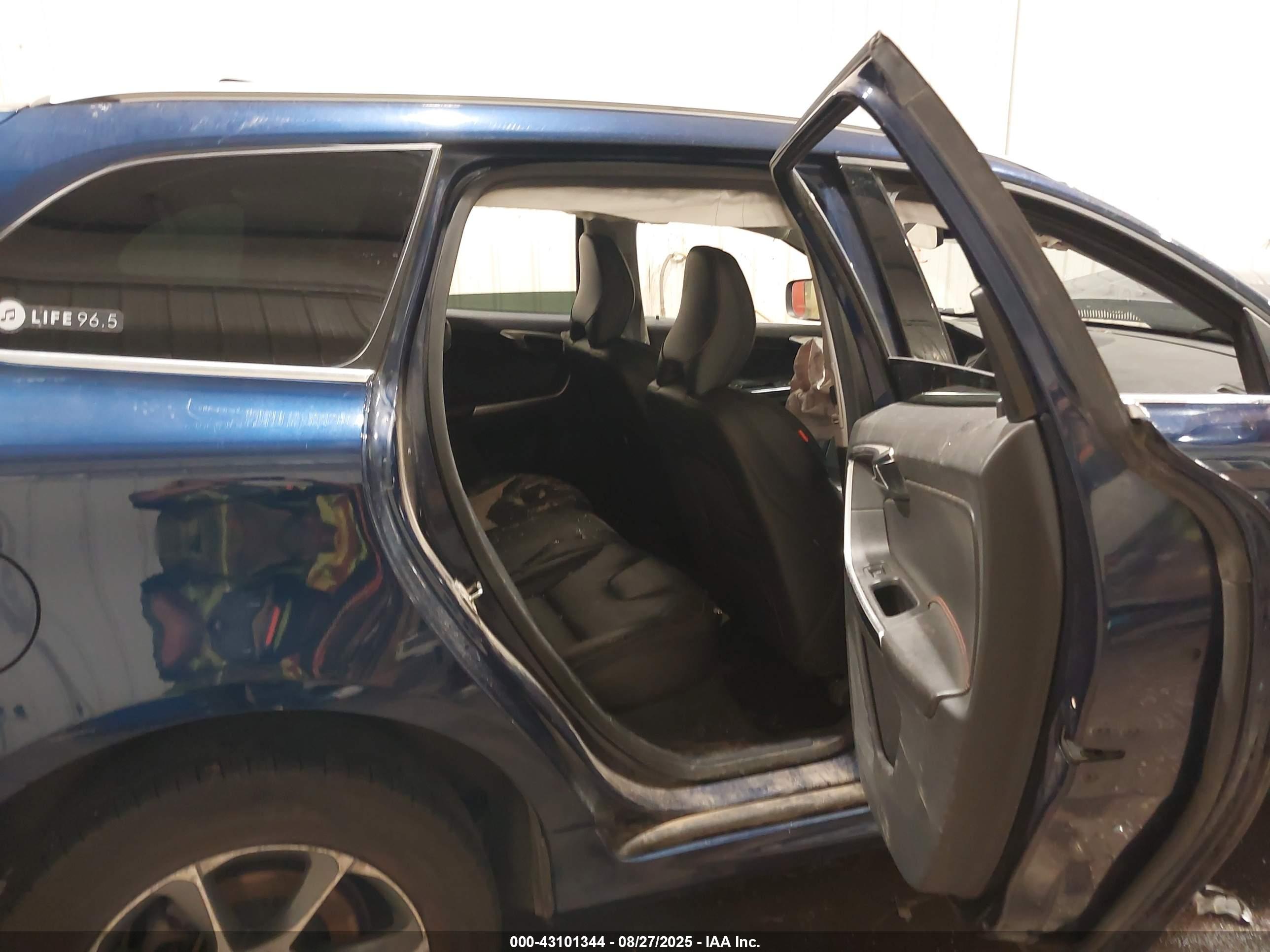 VOLVO XC60 image 8