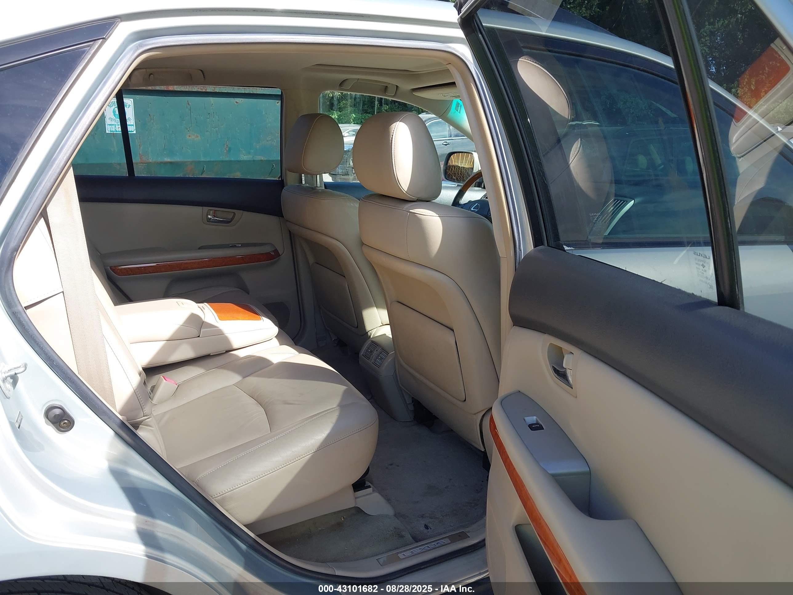 LEXUS RX image 8