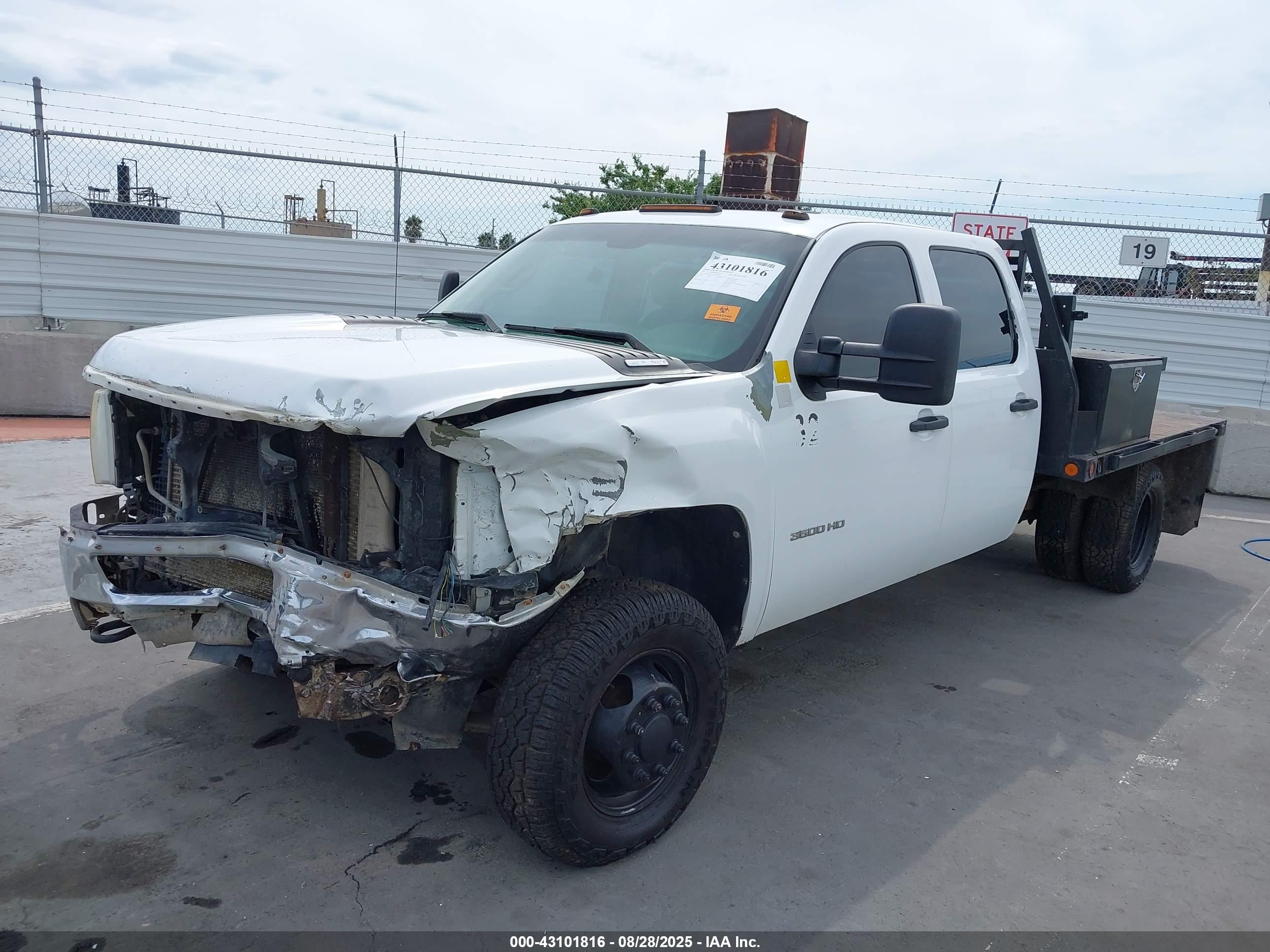 CHEVROLET SILVERADO image 2