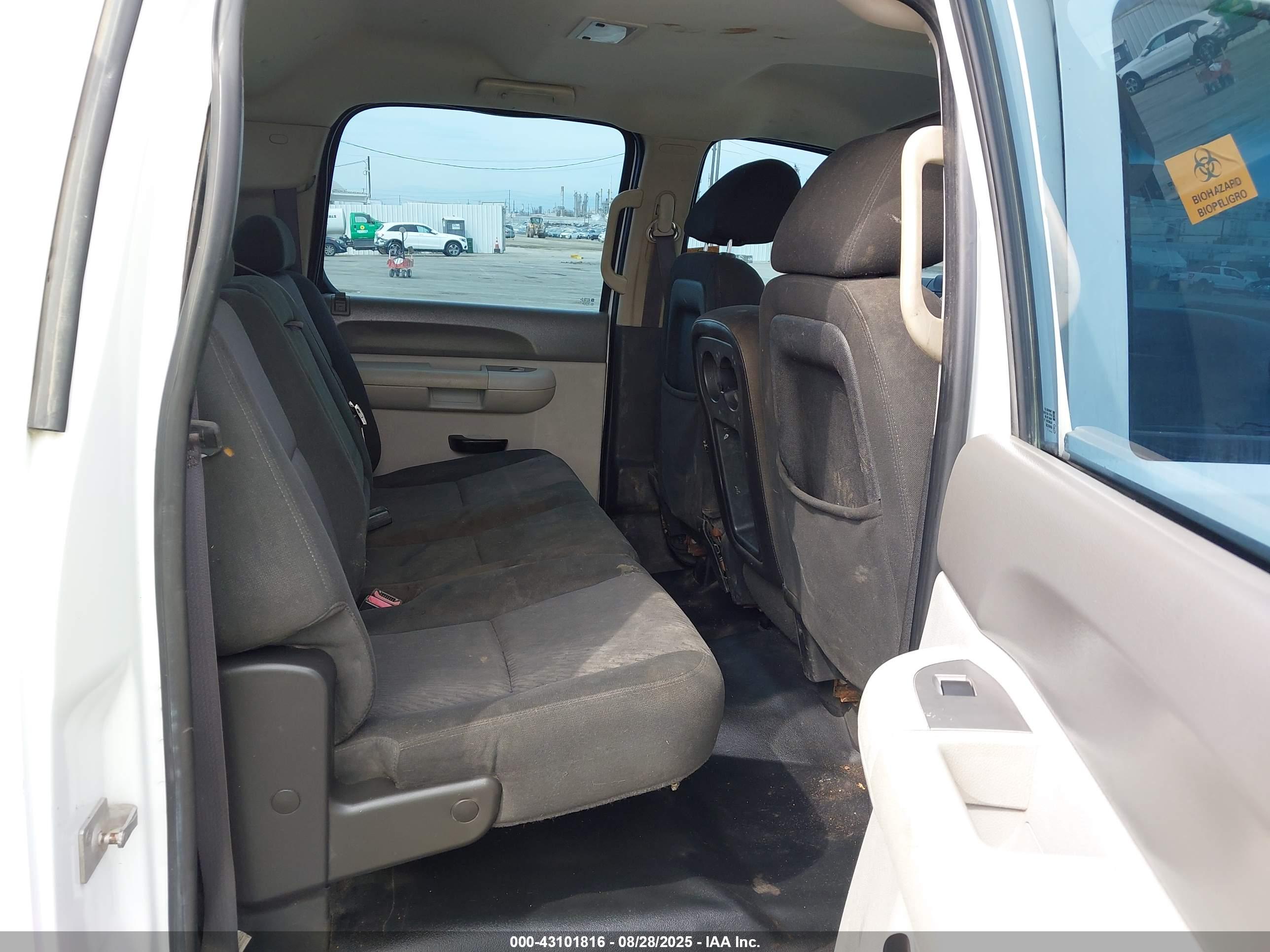 CHEVROLET SILVERADO image 7