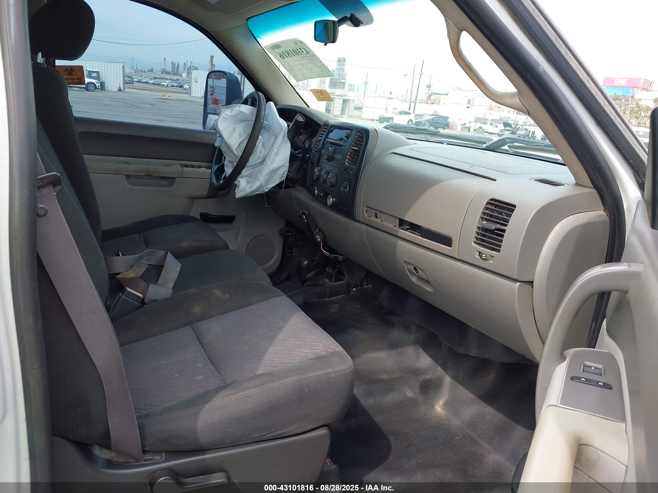 CHEVROLET SILVERADO image 8