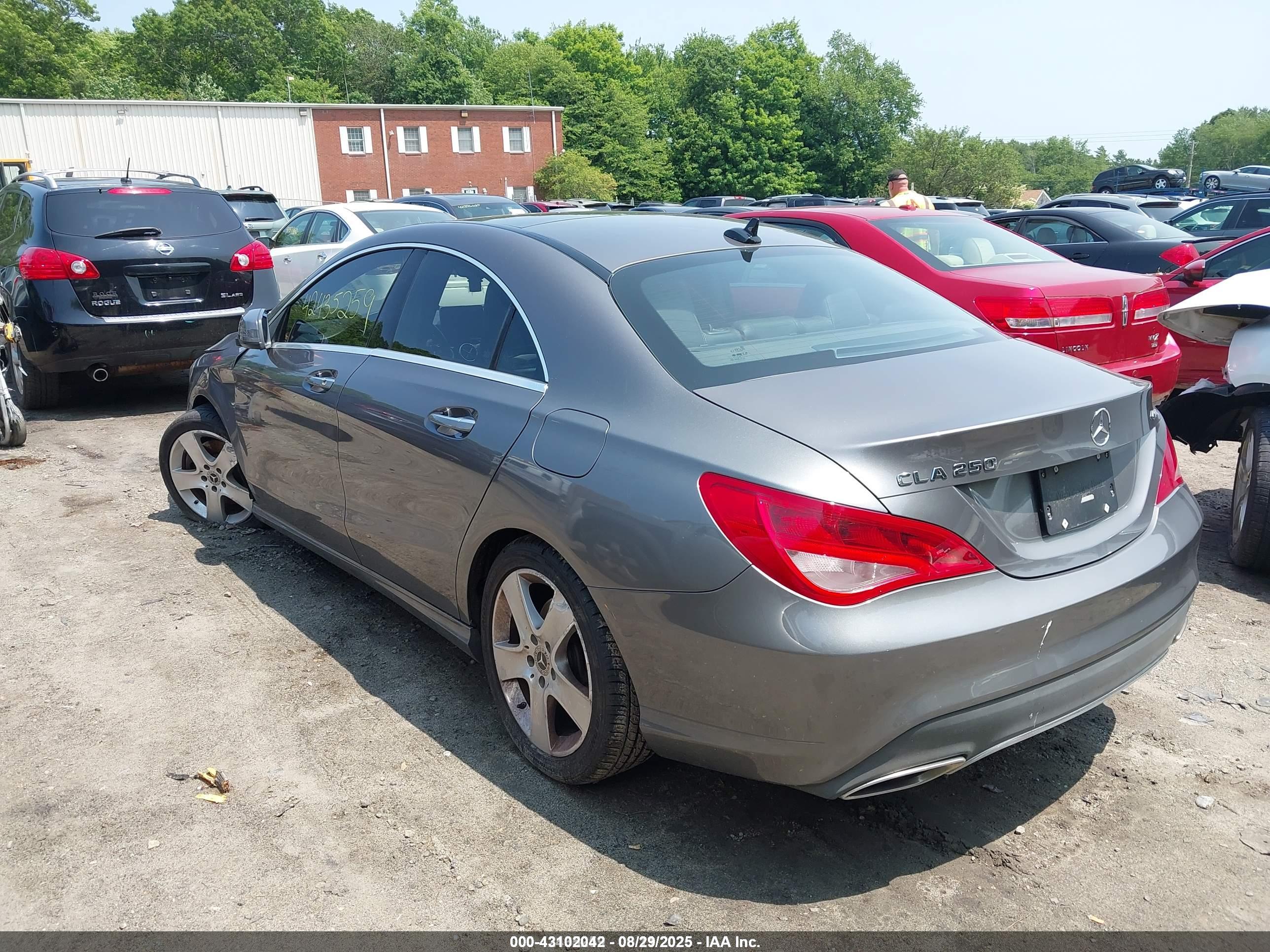 MERCEDES-BENZ CLA image 3