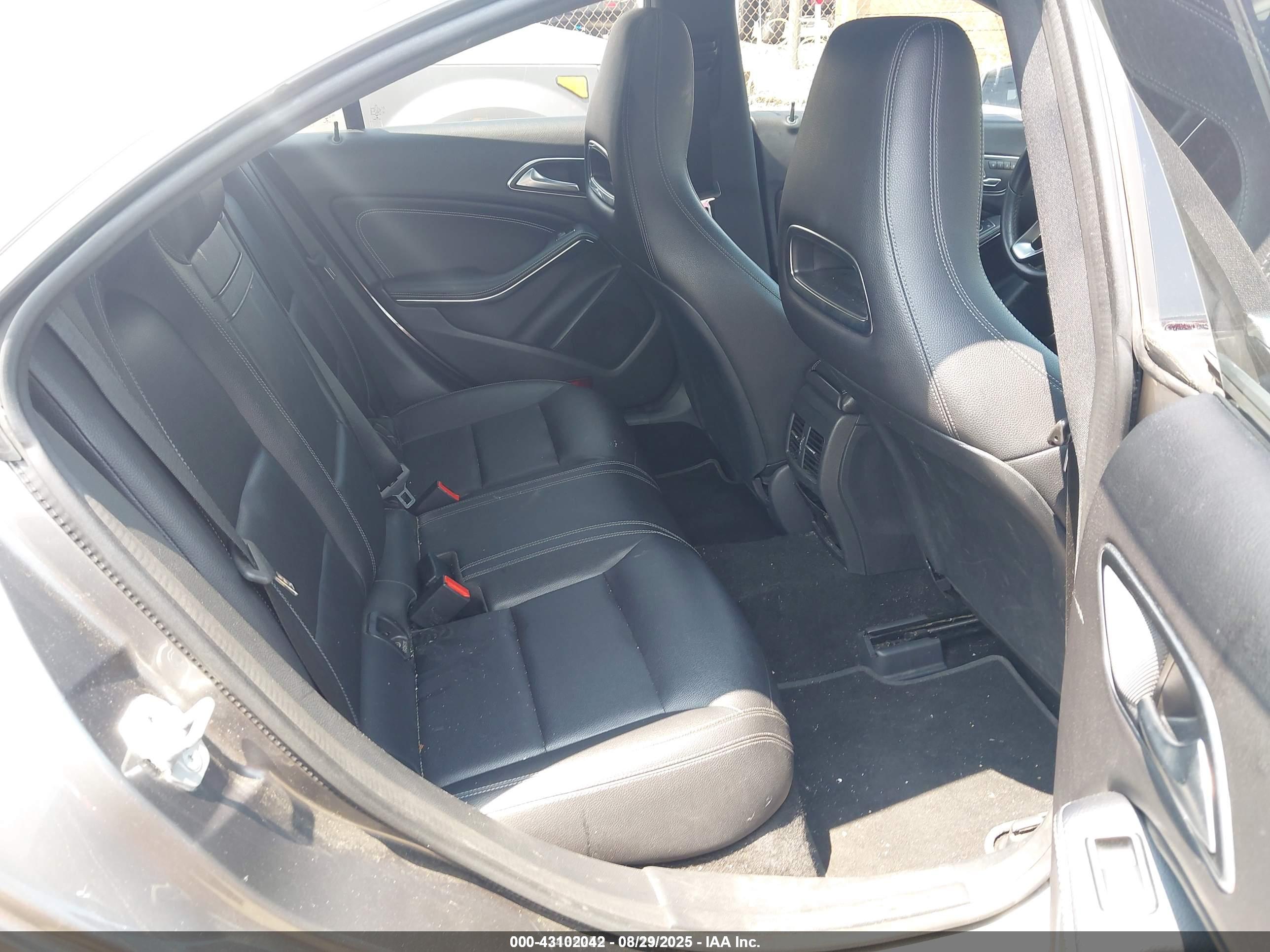 MERCEDES-BENZ CLA image 8