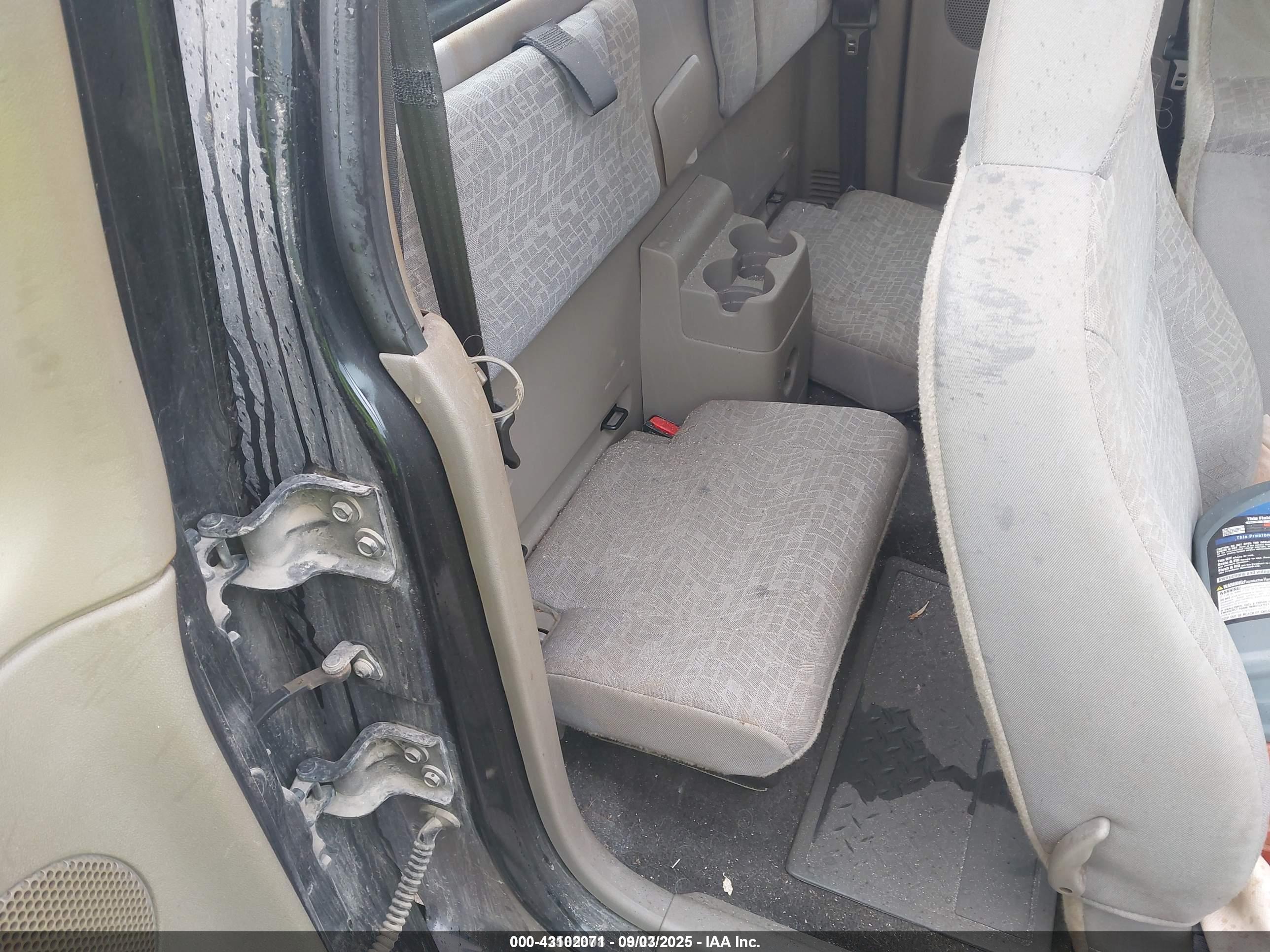 CHEVROLET COLORADO image 8