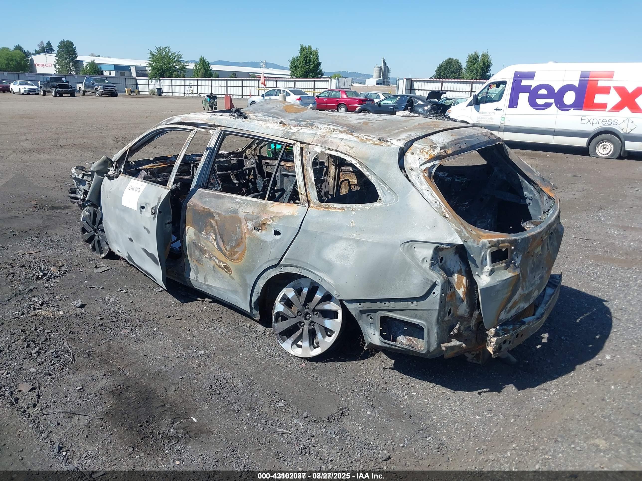 SUBARU OUTBACK image 3
