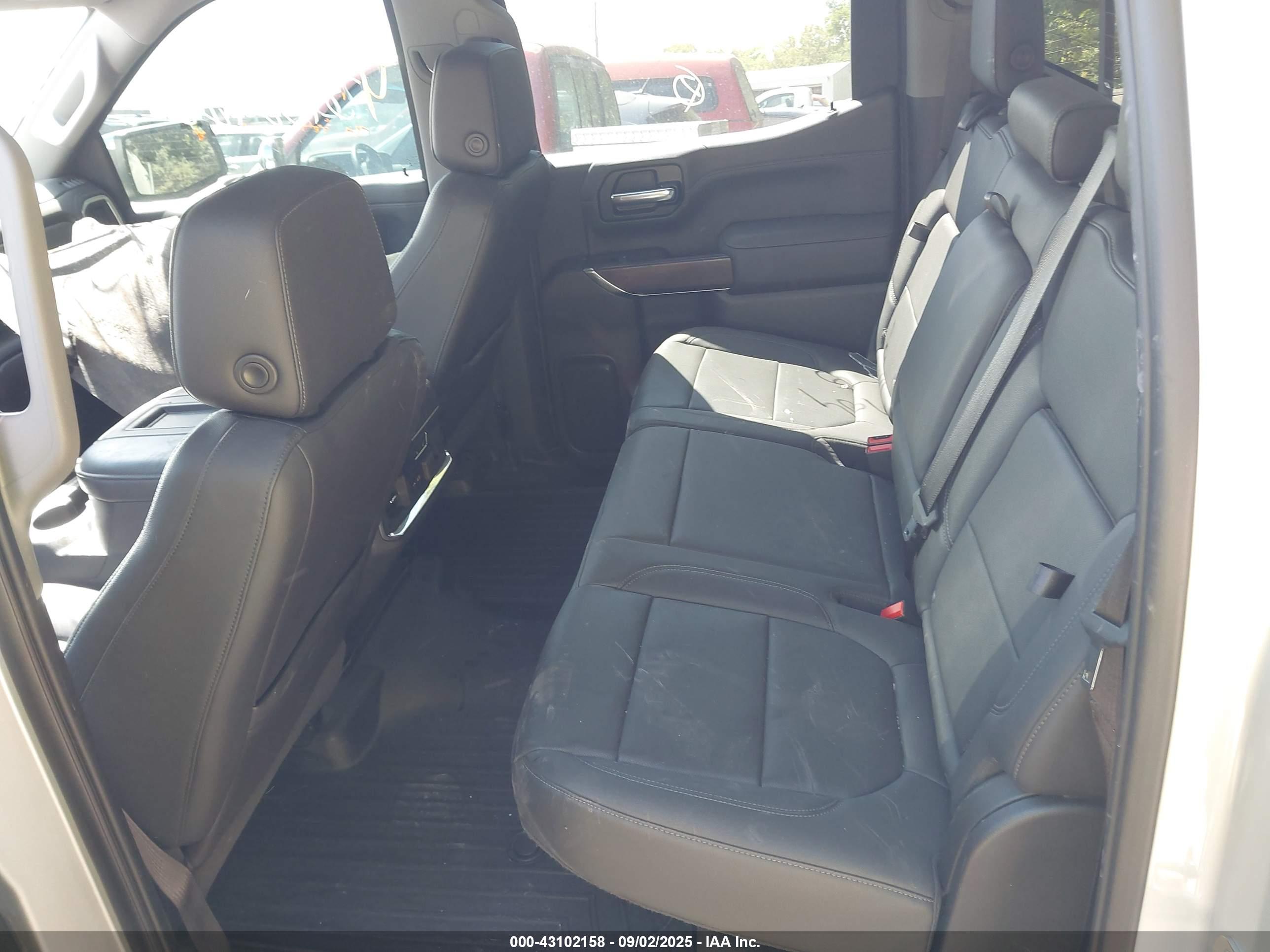 GMC SIERRA image 8