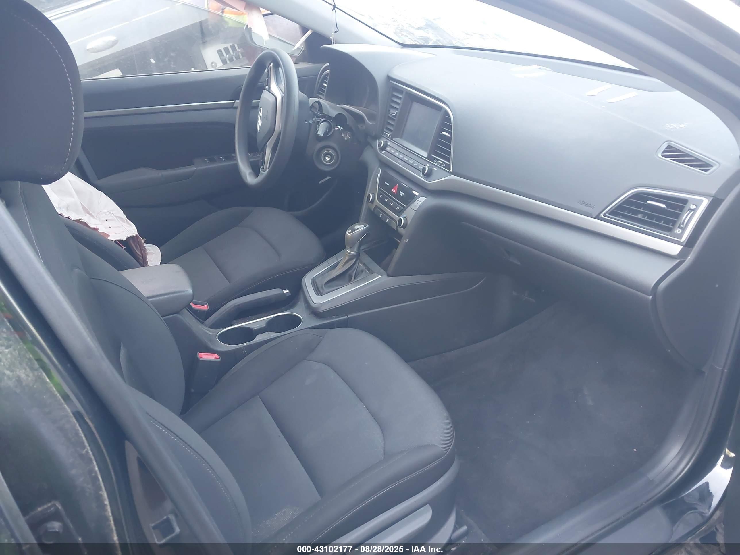 HYUNDAI ELANTRA image 5