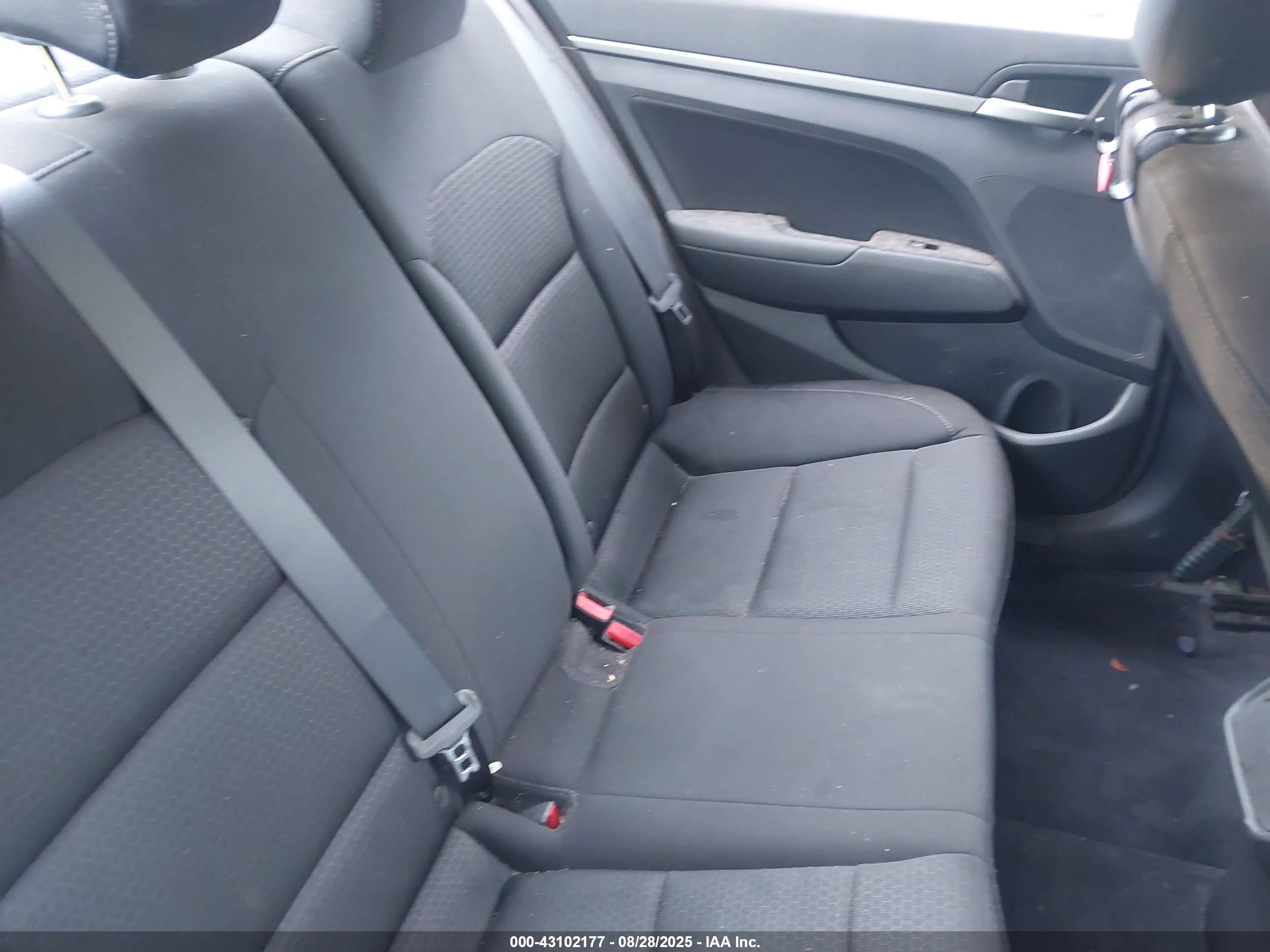 HYUNDAI ELANTRA image 8