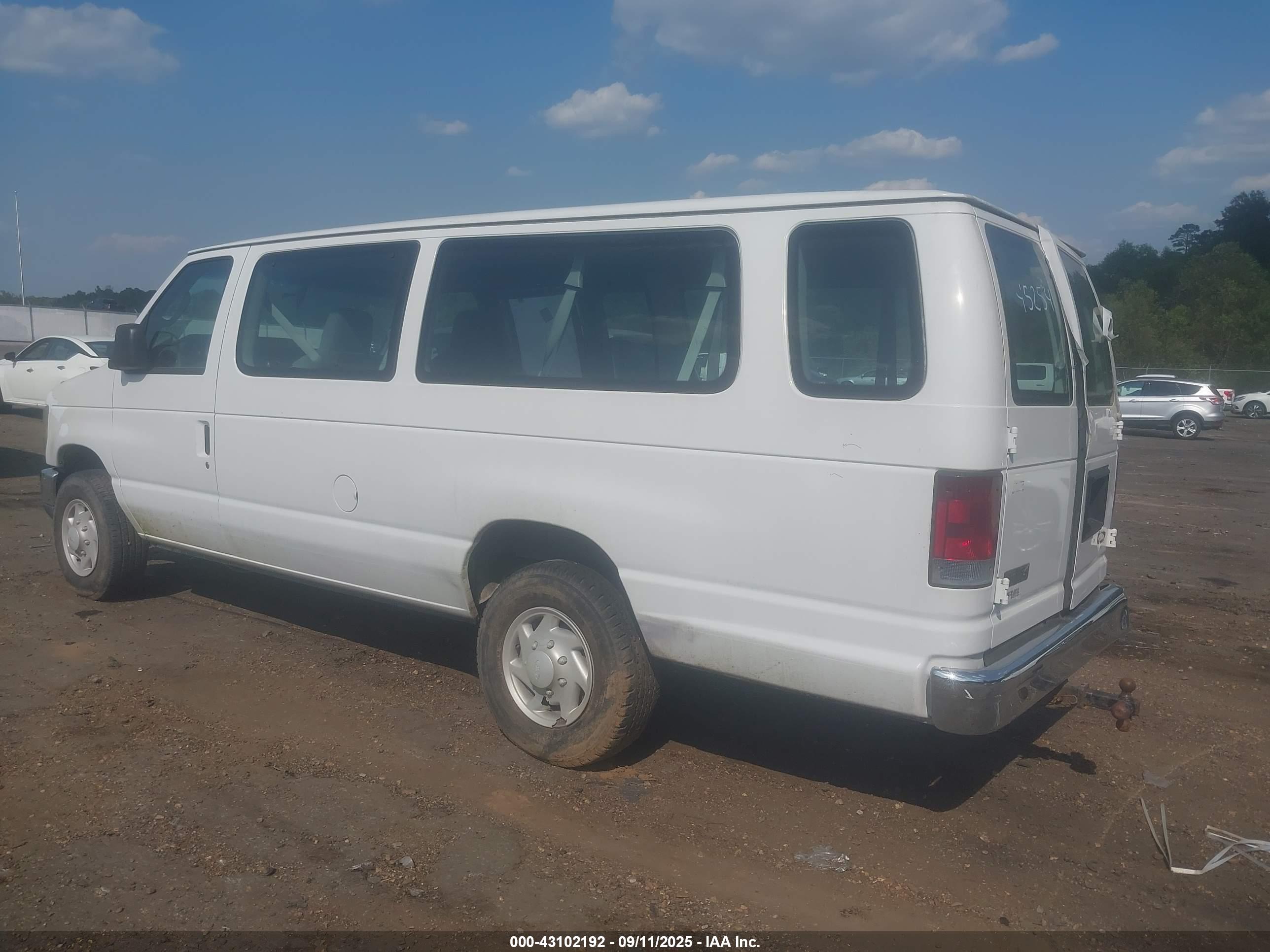FORD E-350 image 3