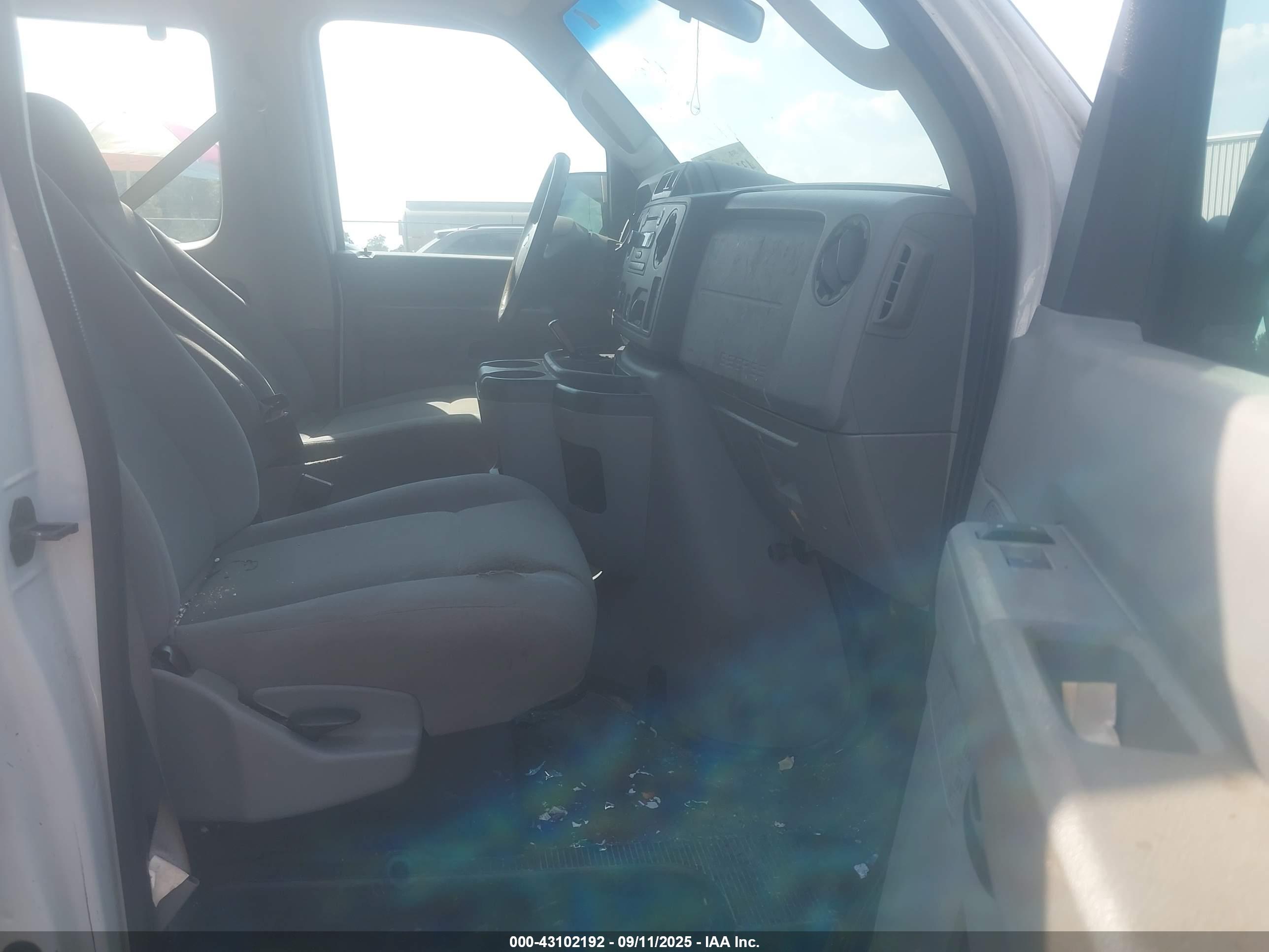 FORD E-350 image 5