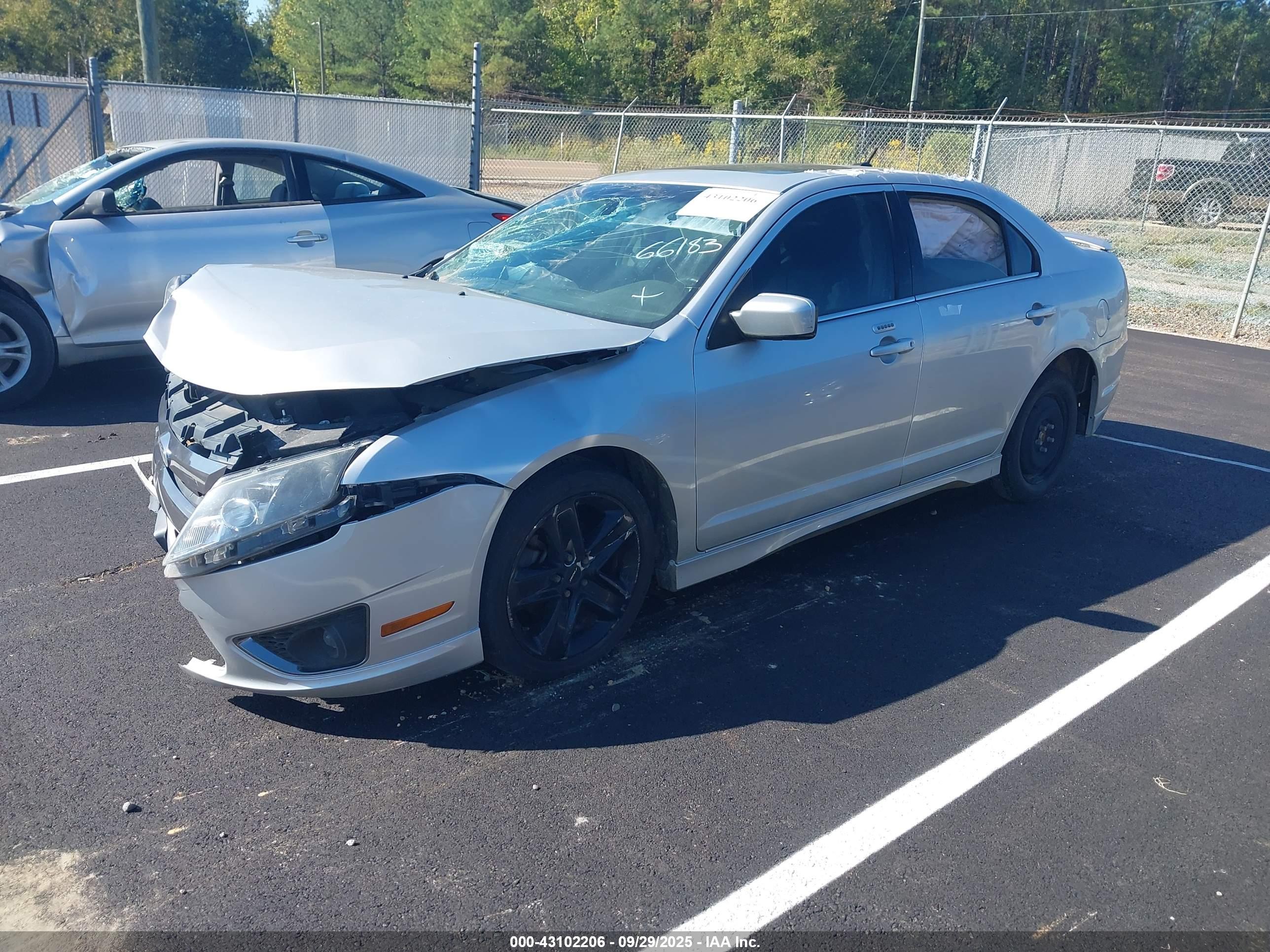 FORD FUSION image 2