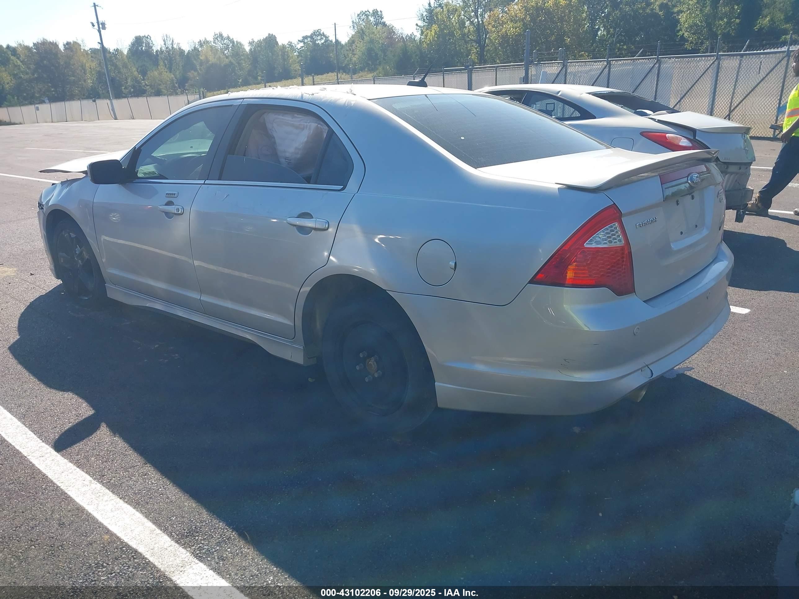 FORD FUSION image 3