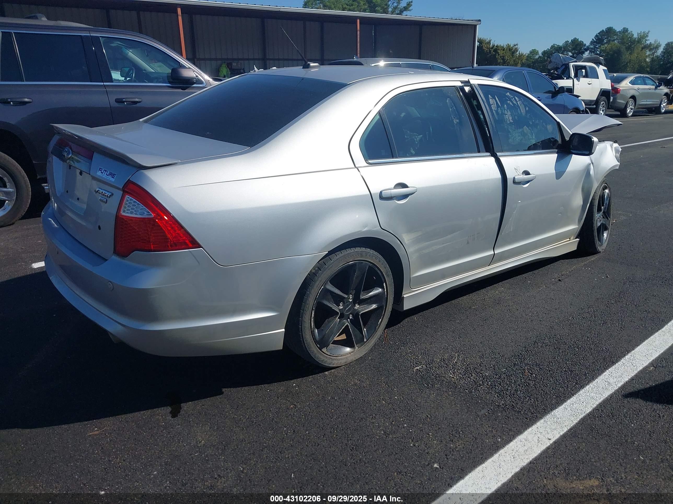 FORD FUSION image 4