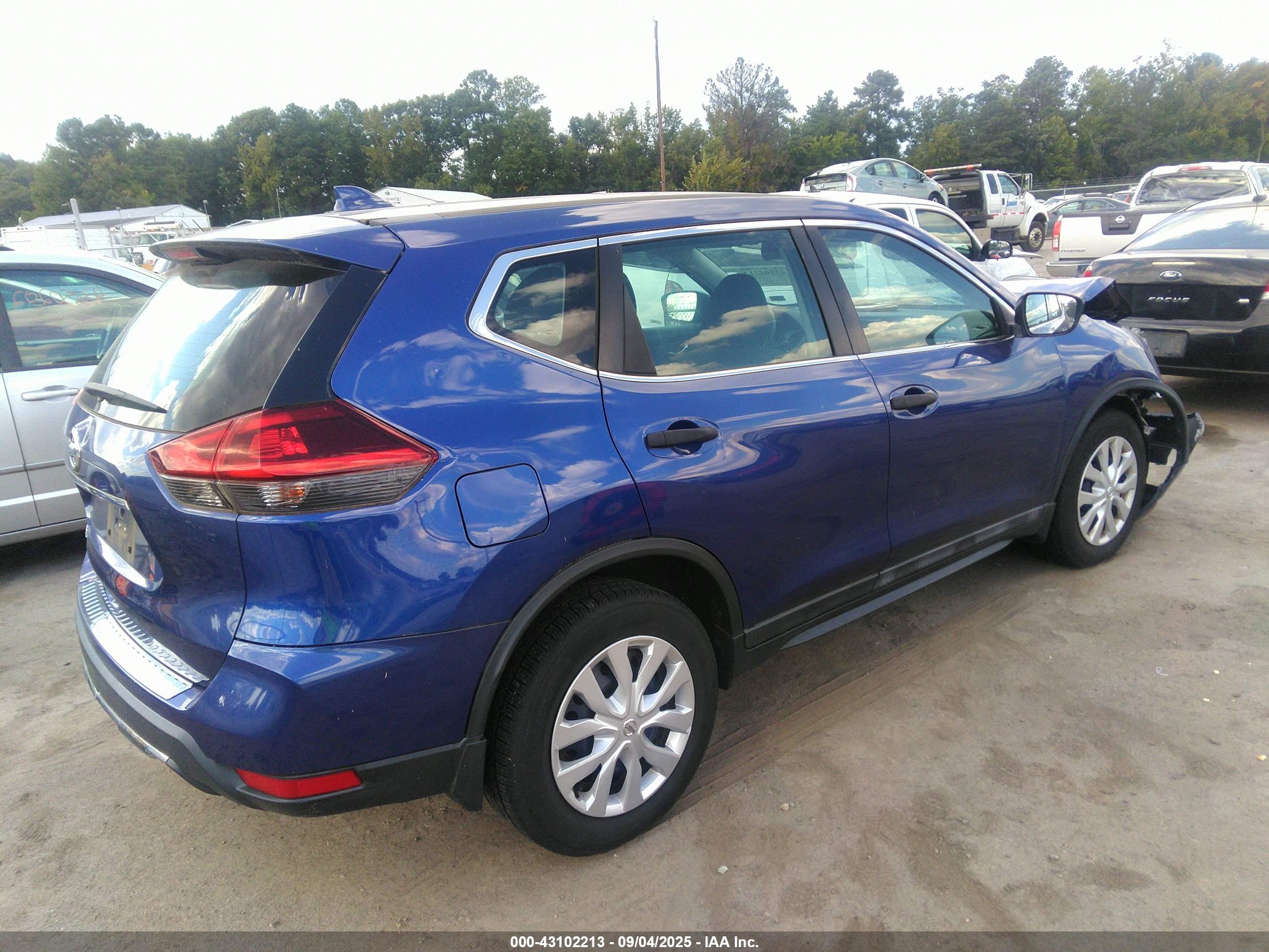 NISSAN ROGUE image 4