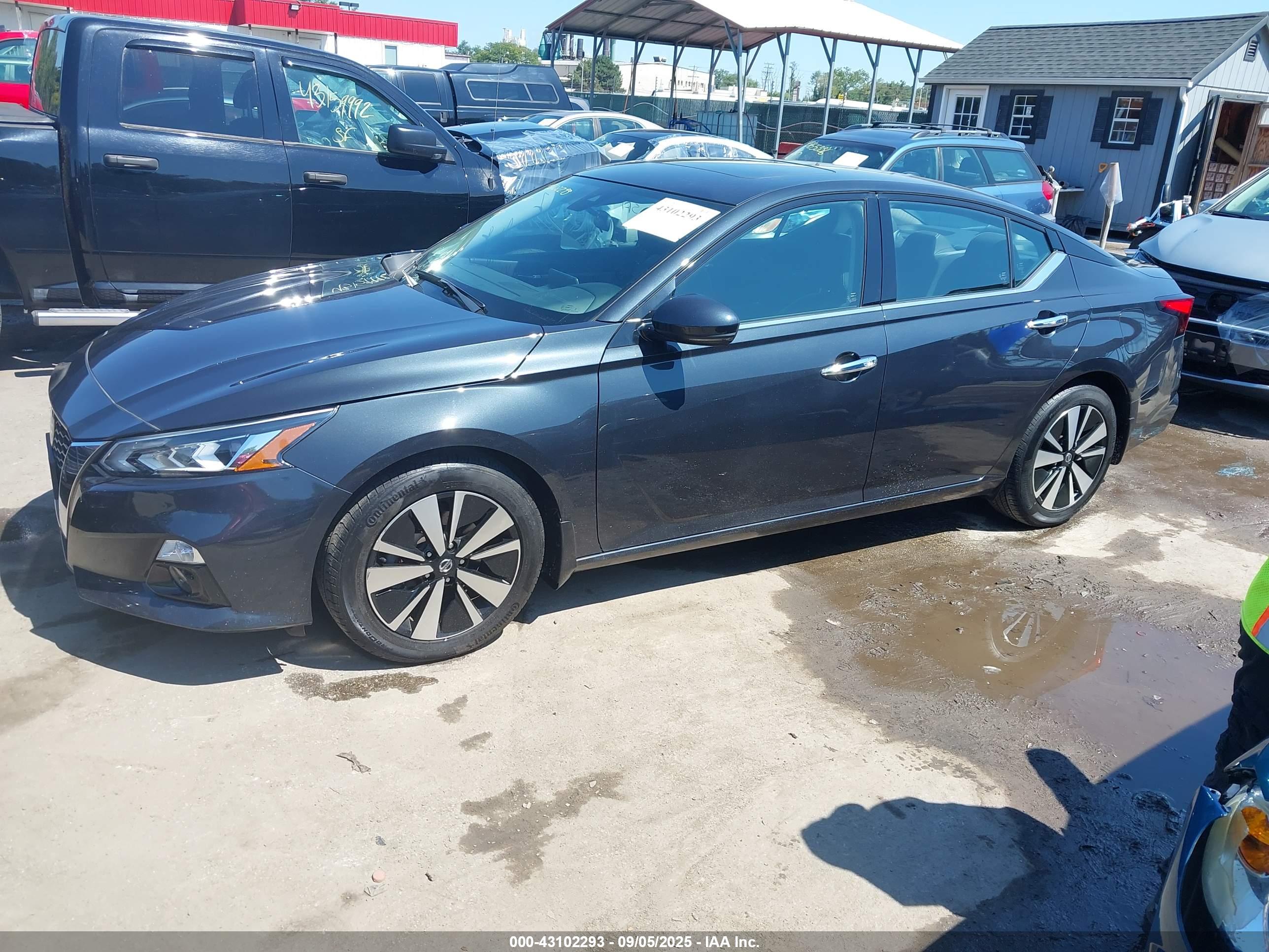NISSAN ALTIMA image 2