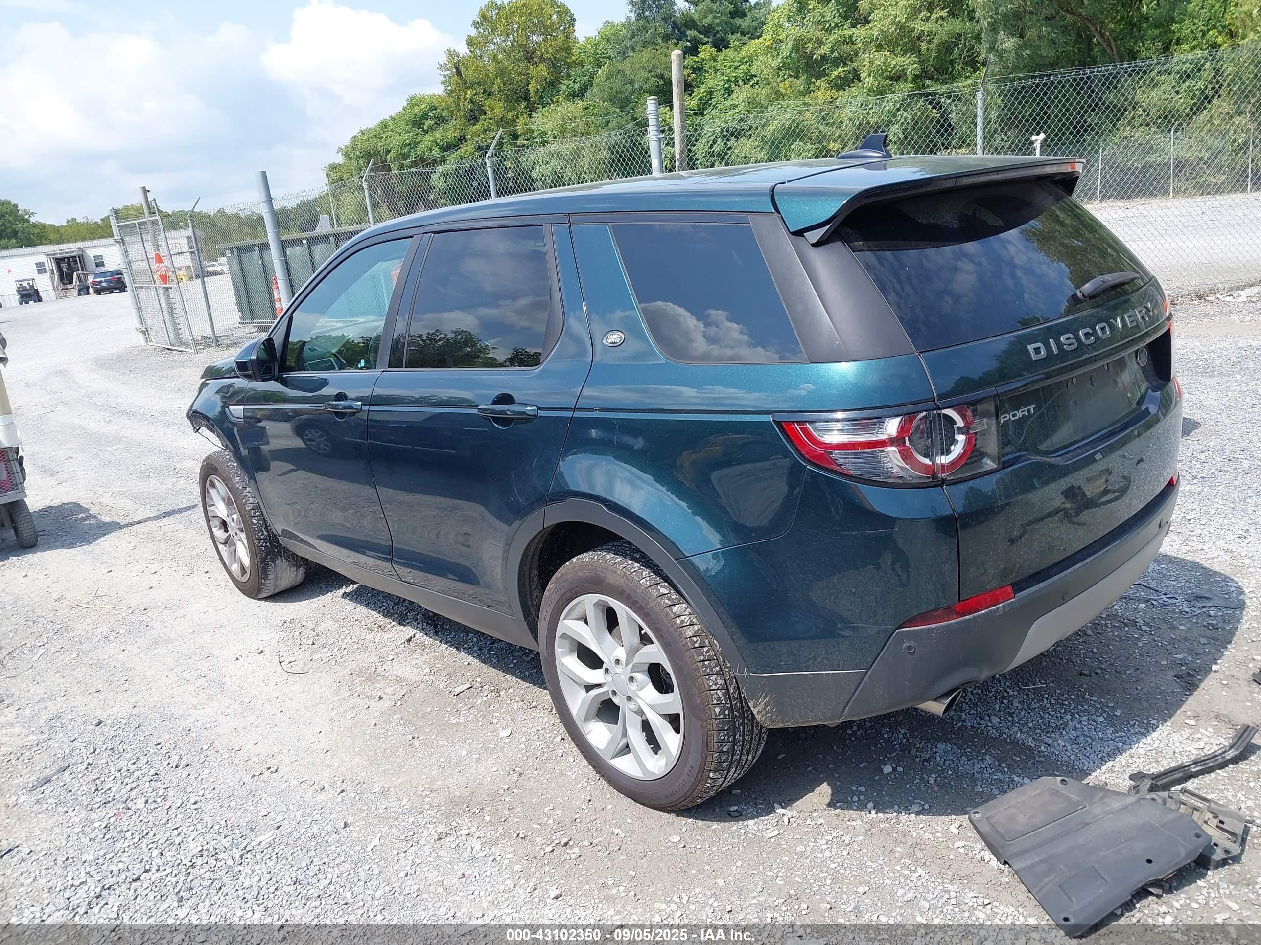LAND ROVER image 3