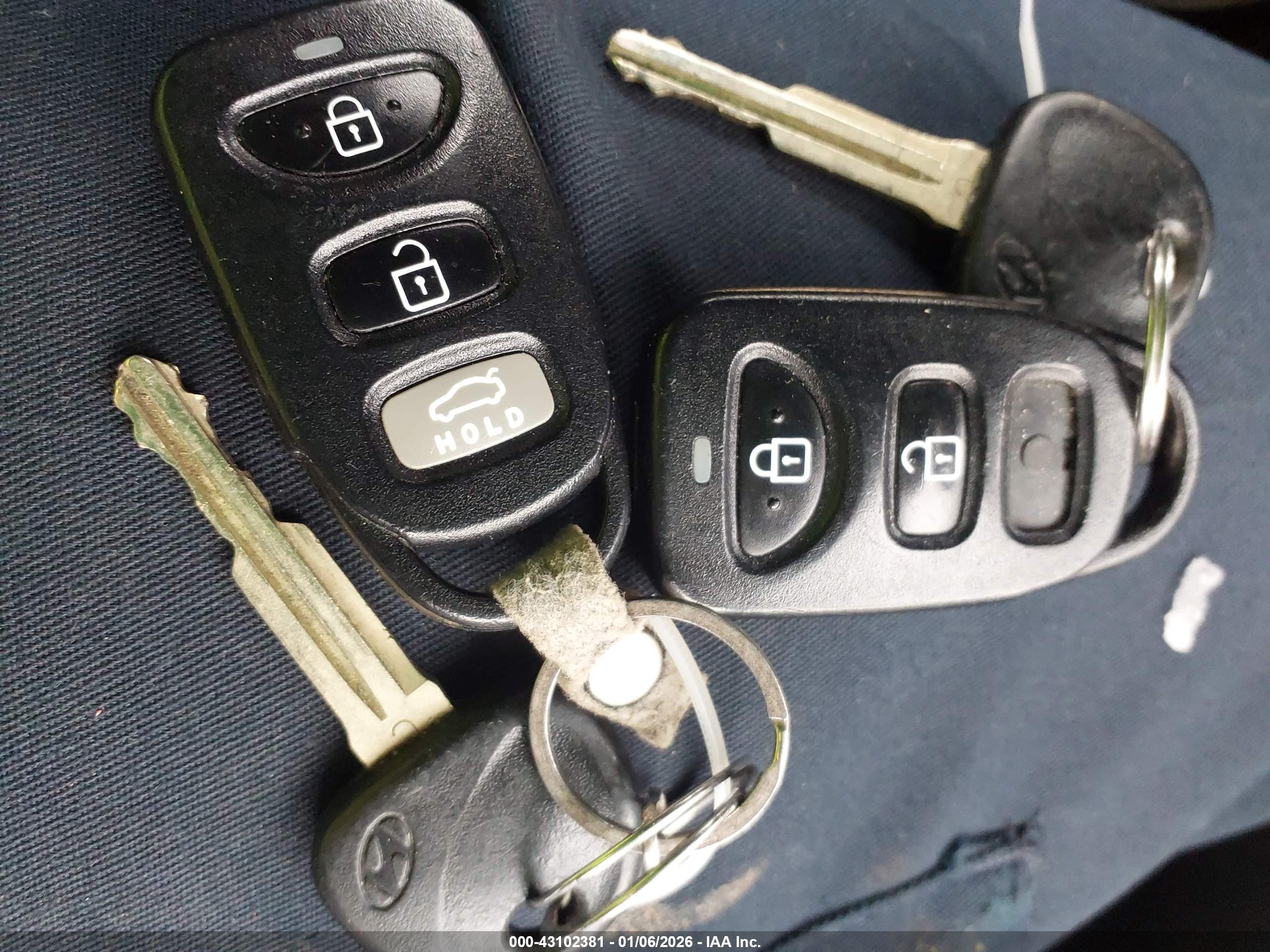 HYUNDAI ELANTRA image 11