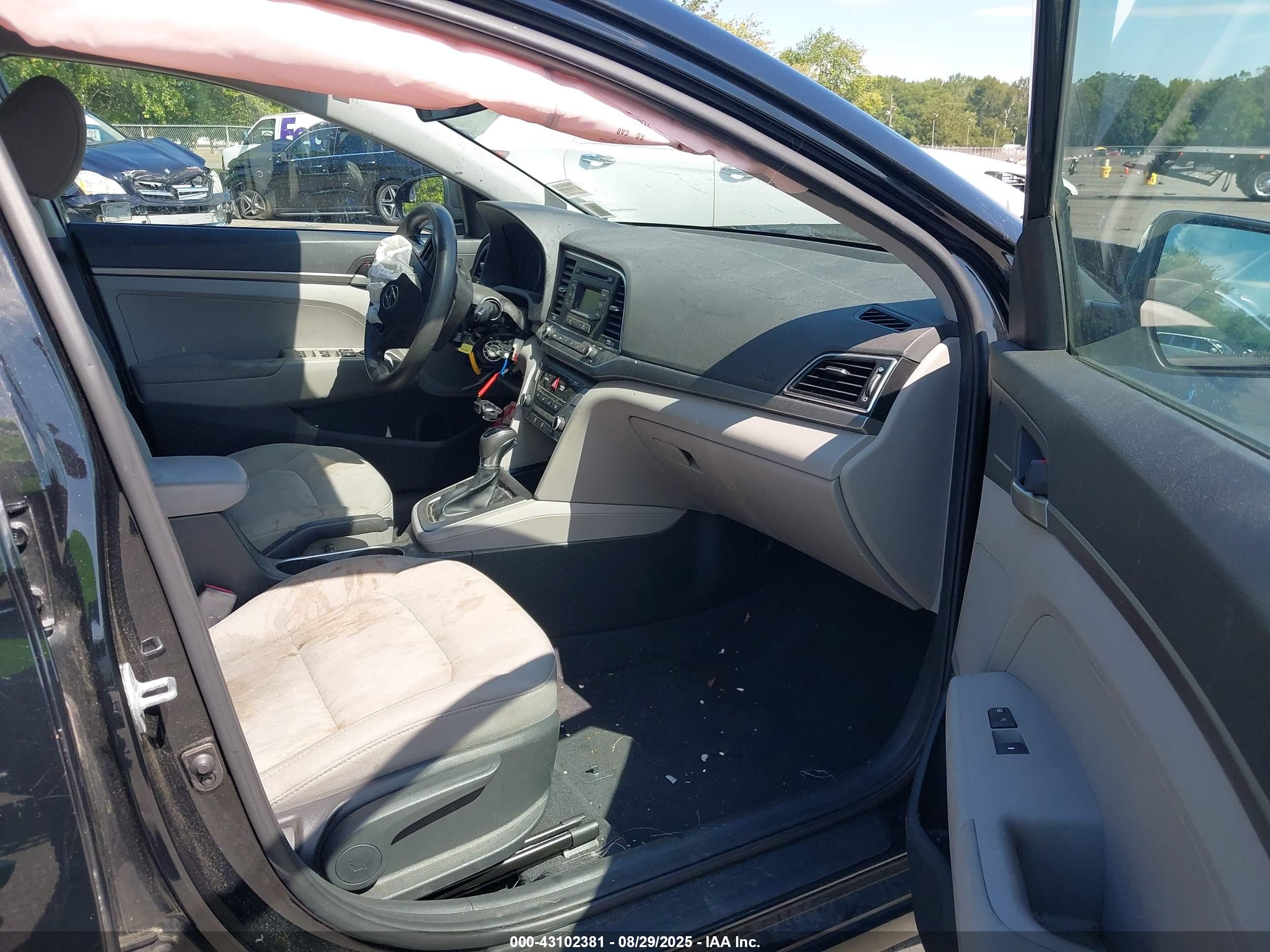HYUNDAI ELANTRA image 5