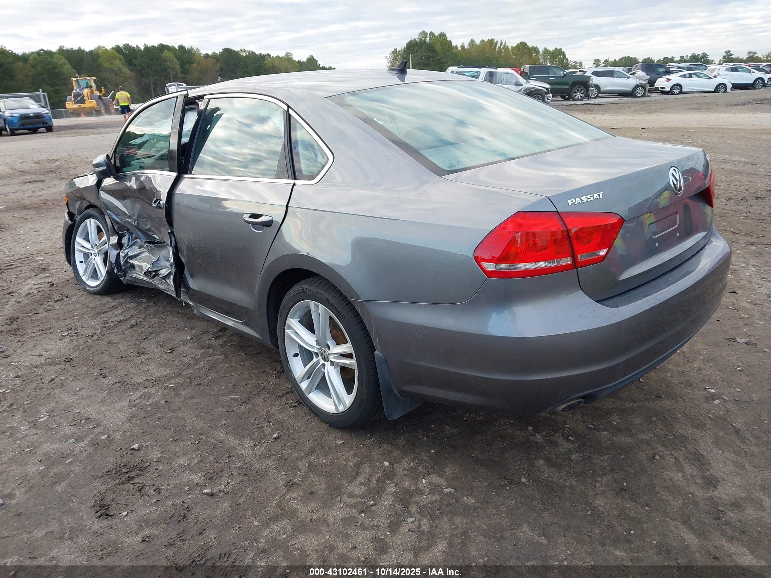 VOLKSWAGEN PASSAT image 3