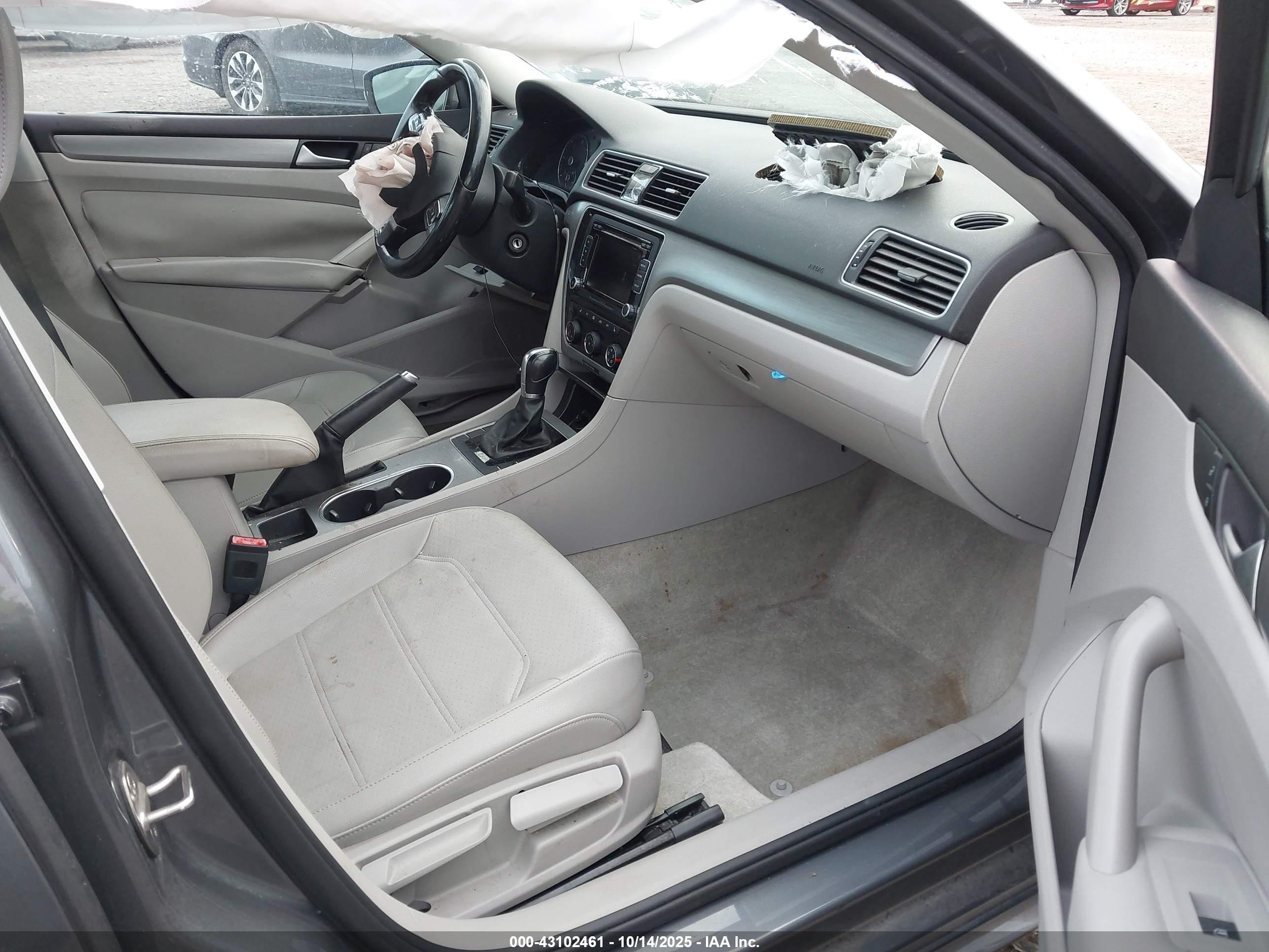 VOLKSWAGEN PASSAT image 5