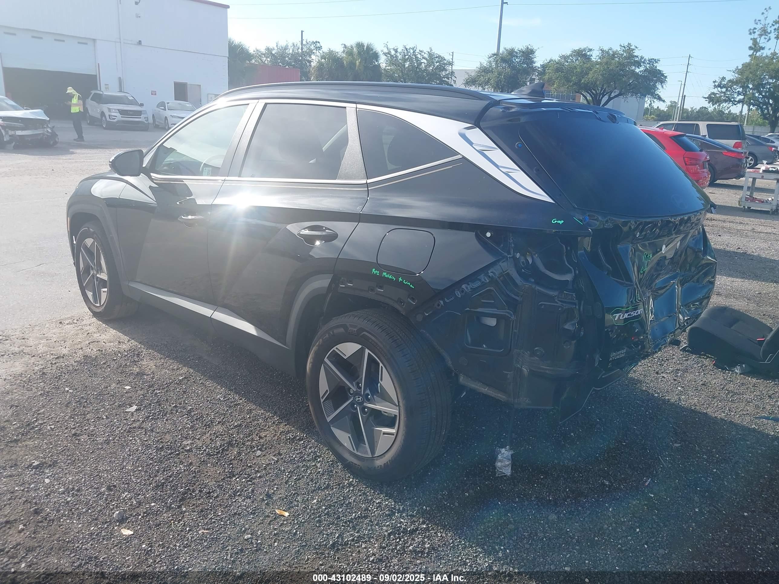 HYUNDAI TUCSON image 3