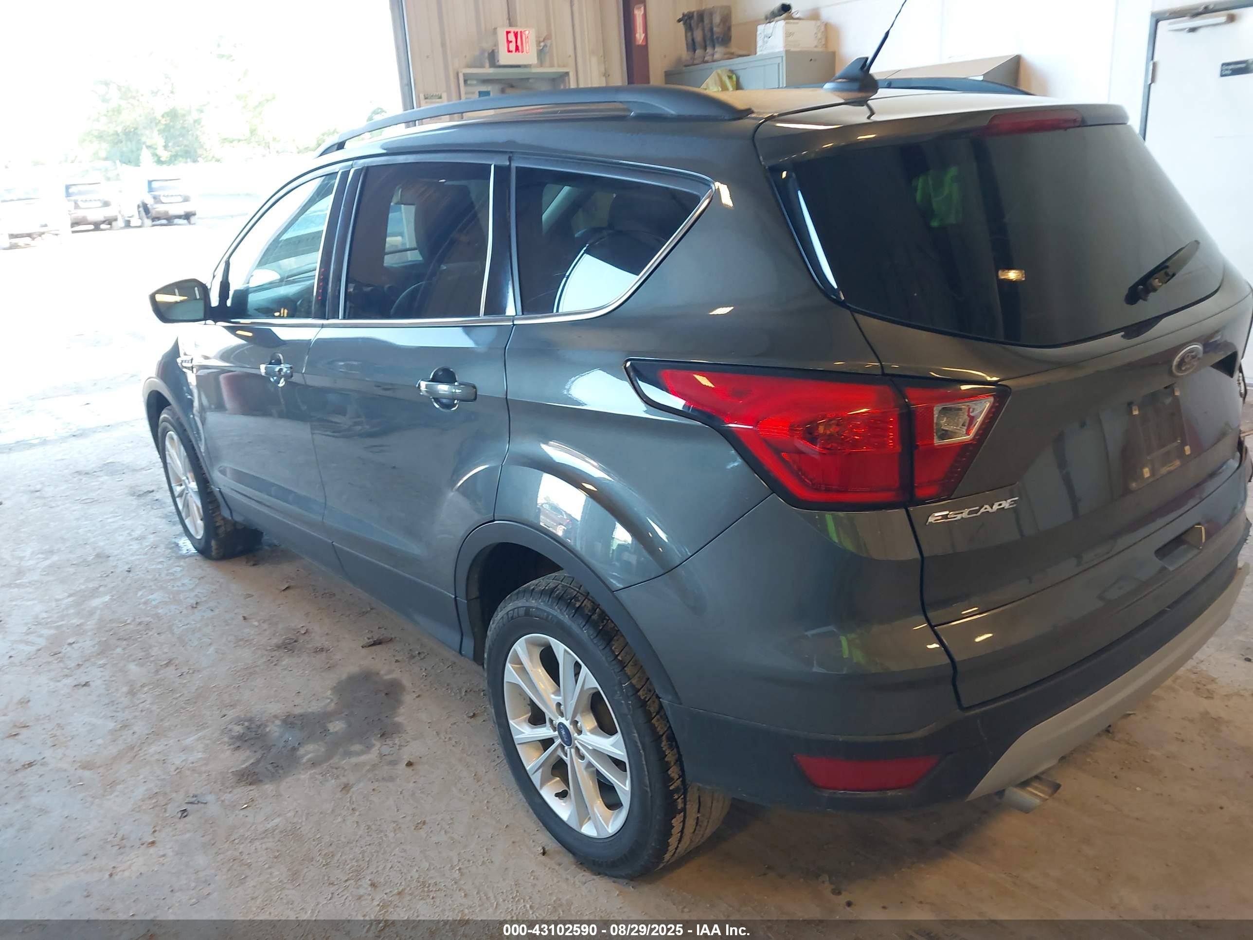 FORD ESCAPE image 3