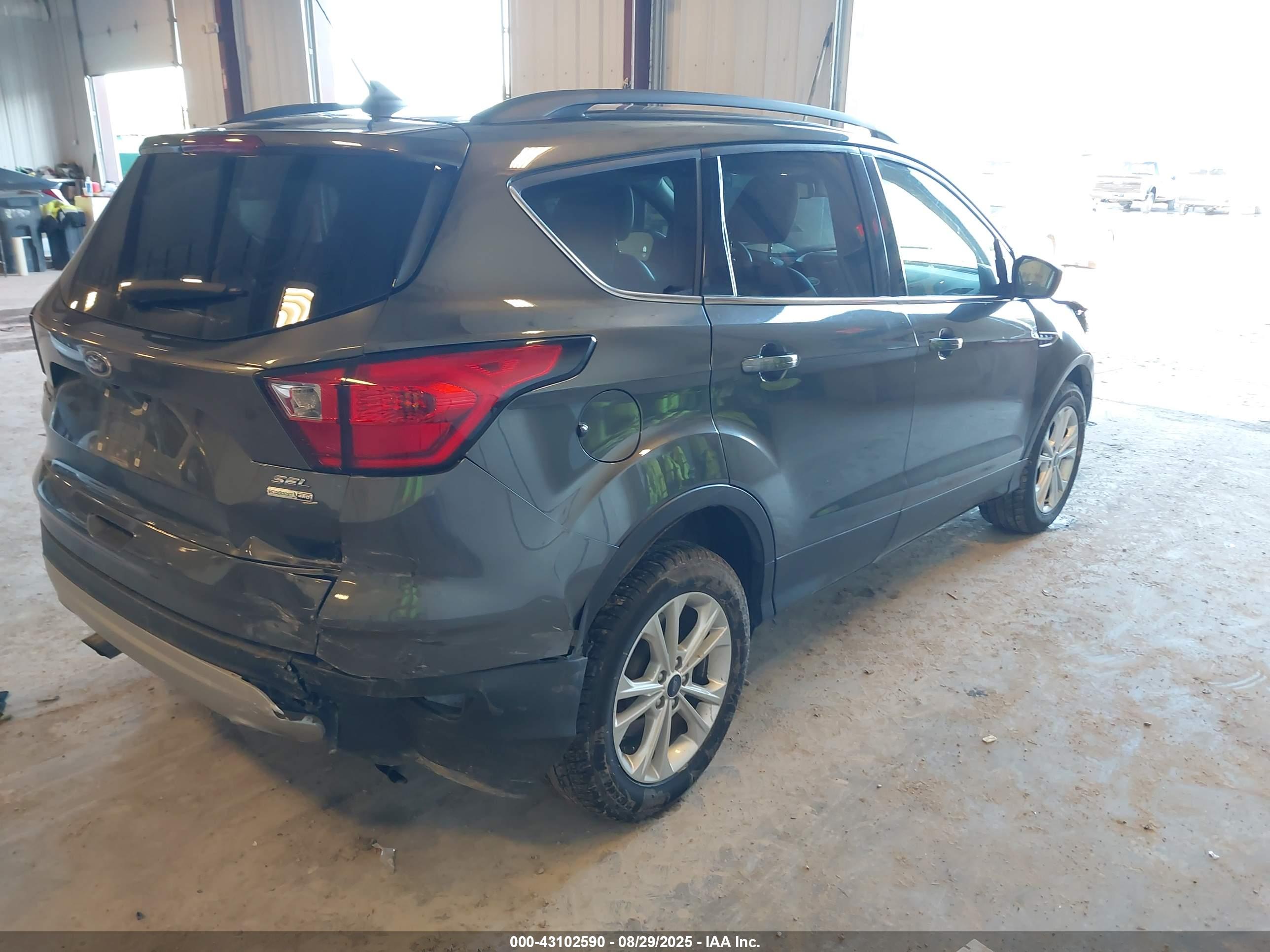 FORD ESCAPE image 4