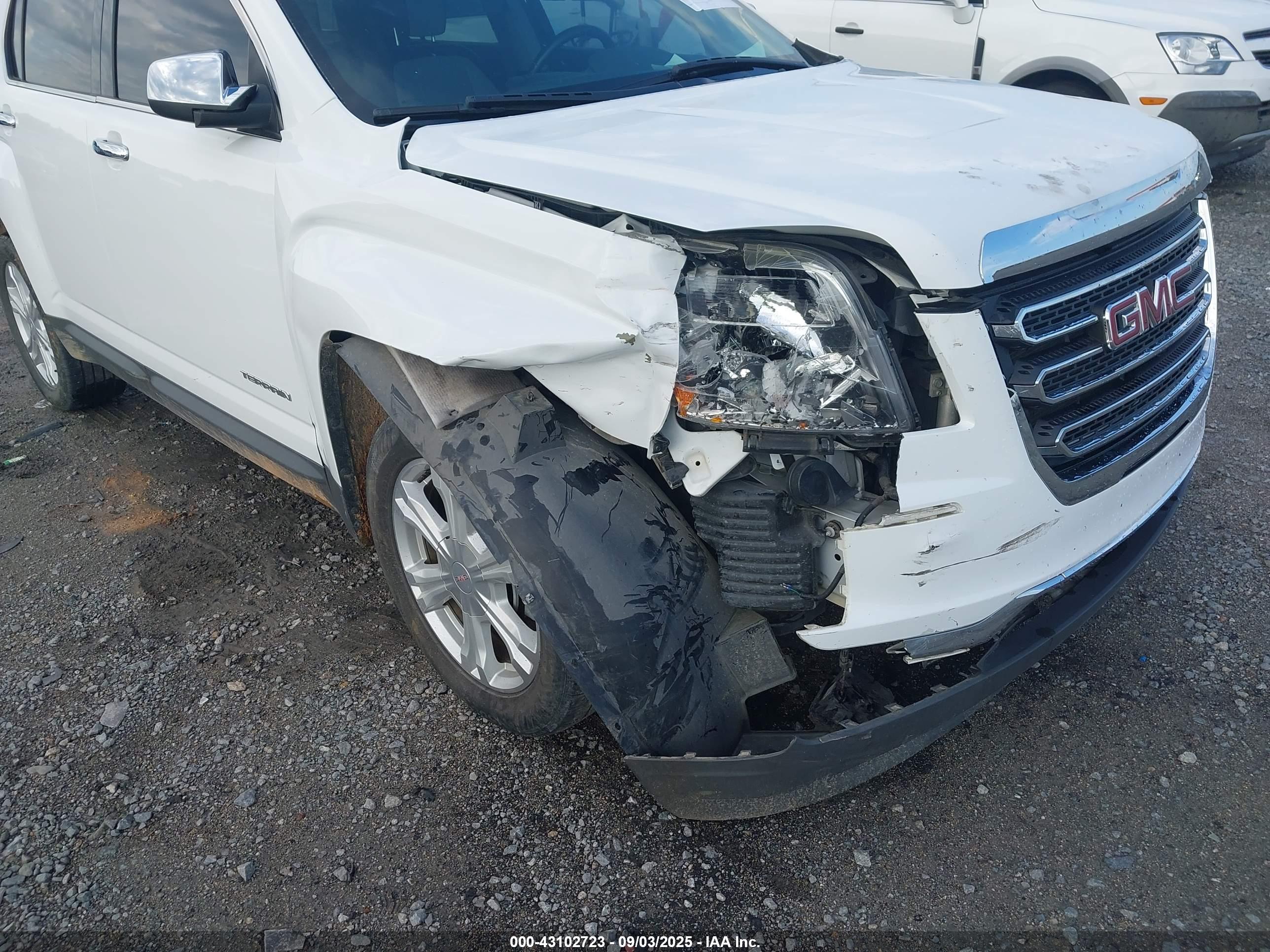 GMC TERRAIN image 6