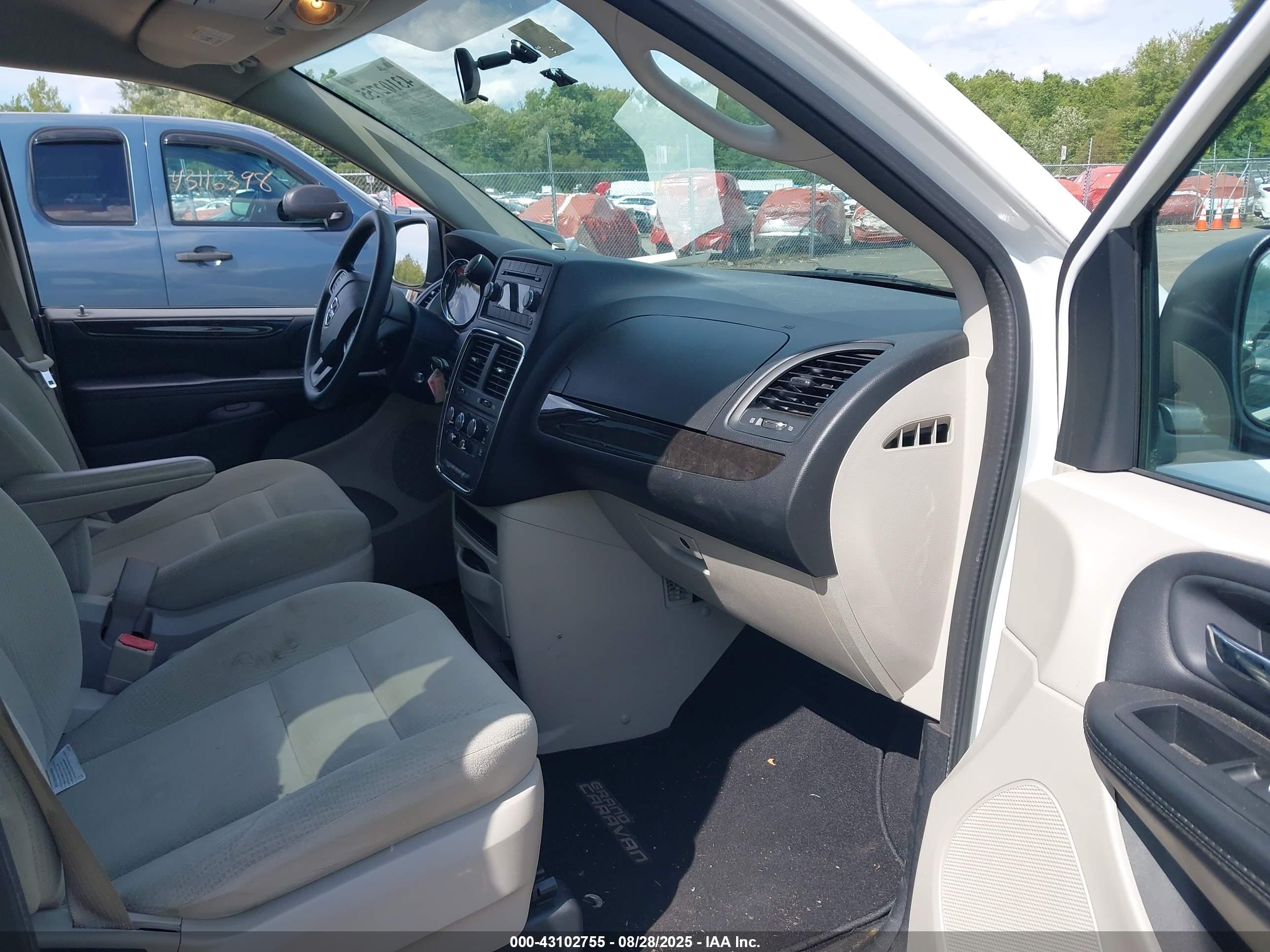 DODGE GRAND image 5