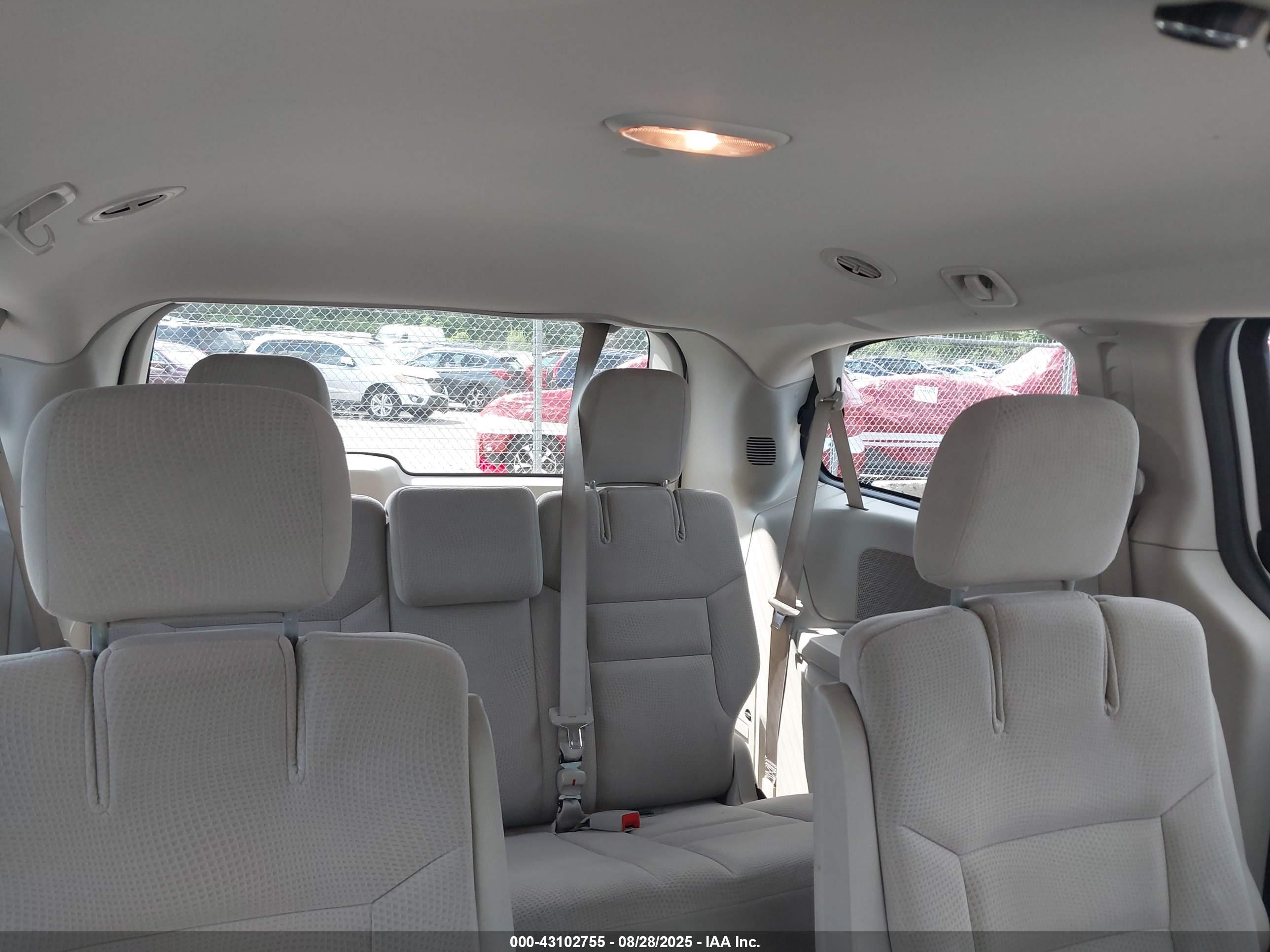 DODGE GRAND image 8
