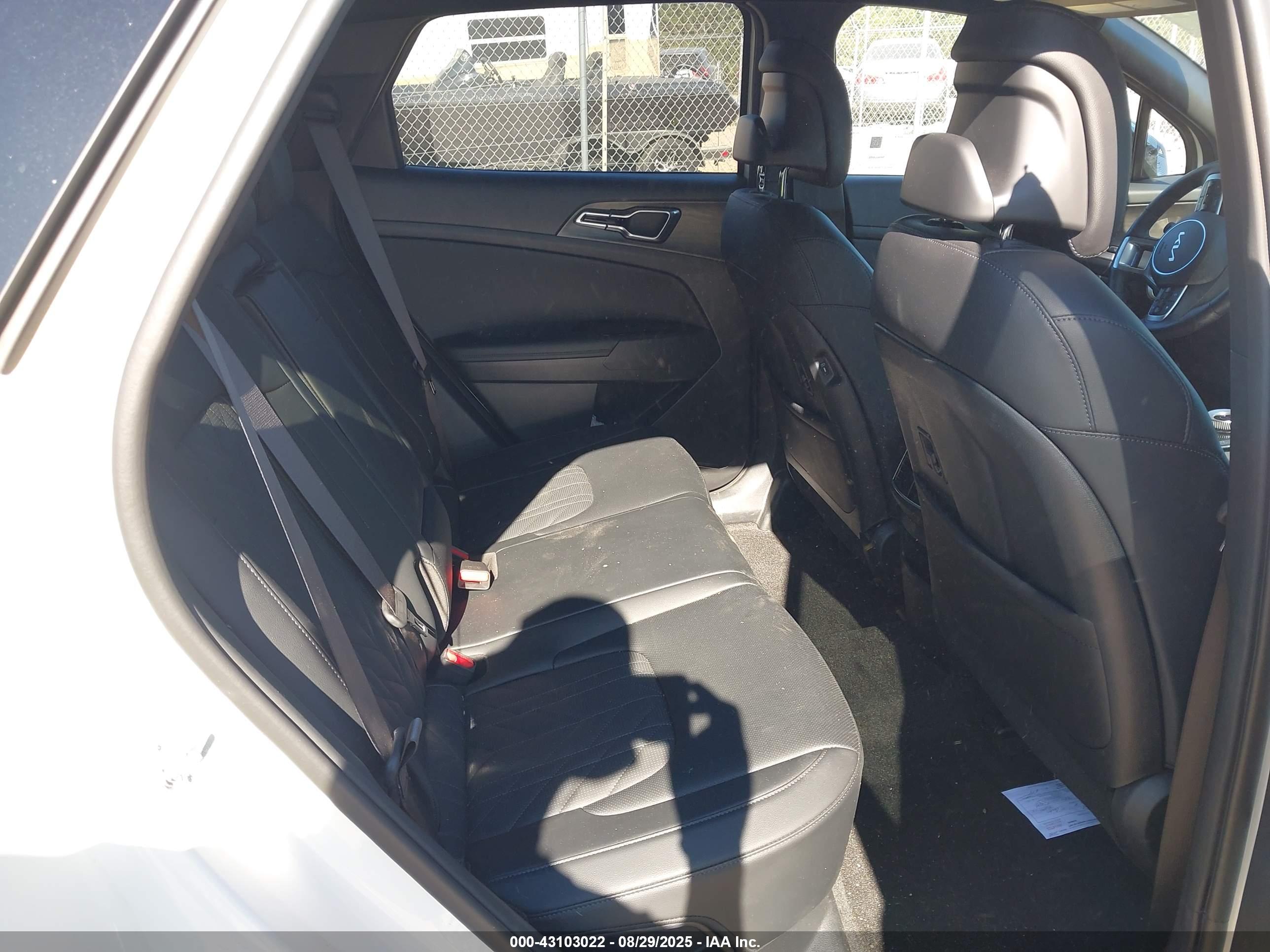 KIA SPORTAGE image 8