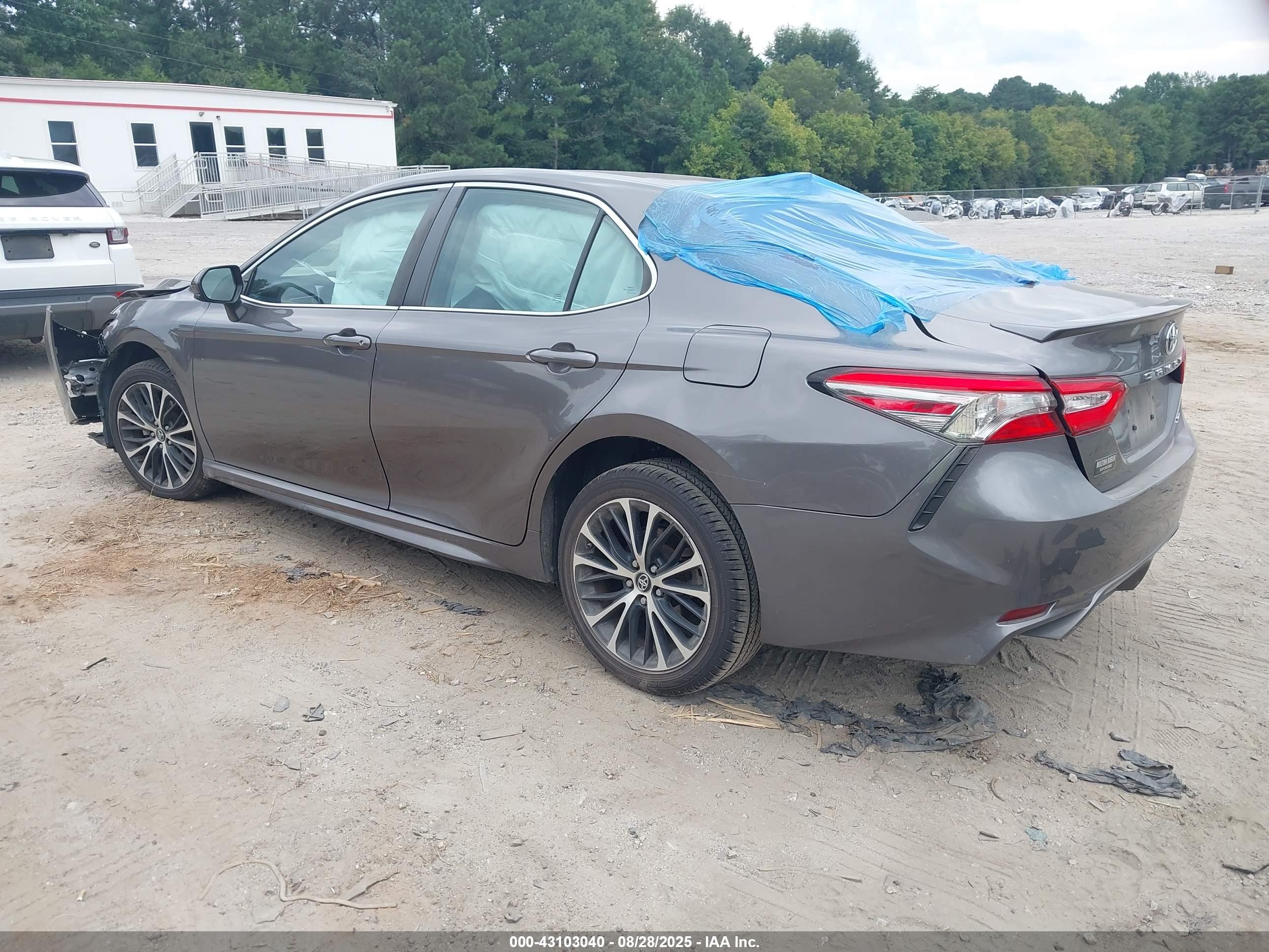 TOYOTA CAMRY image 3
