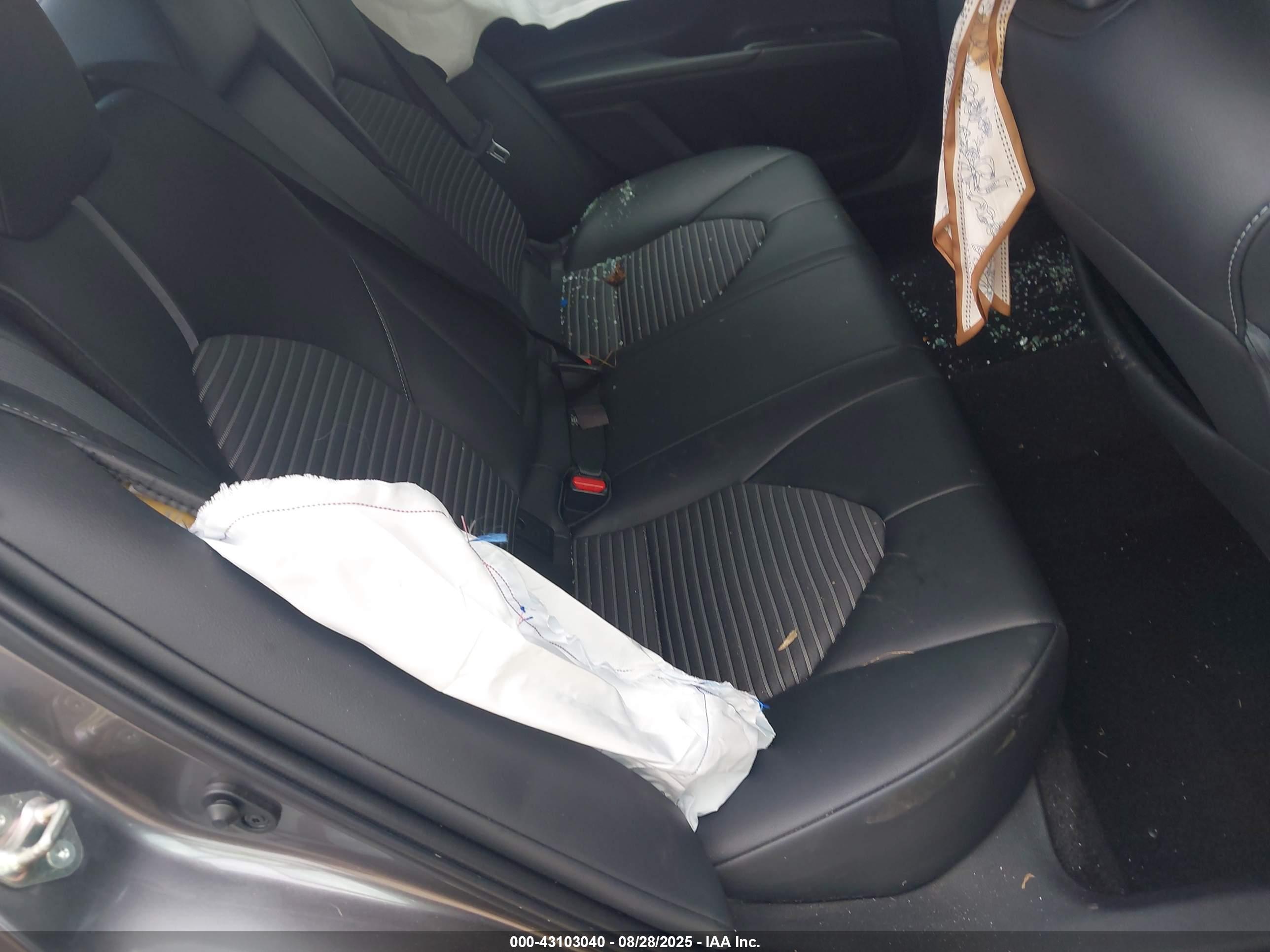 TOYOTA CAMRY image 8