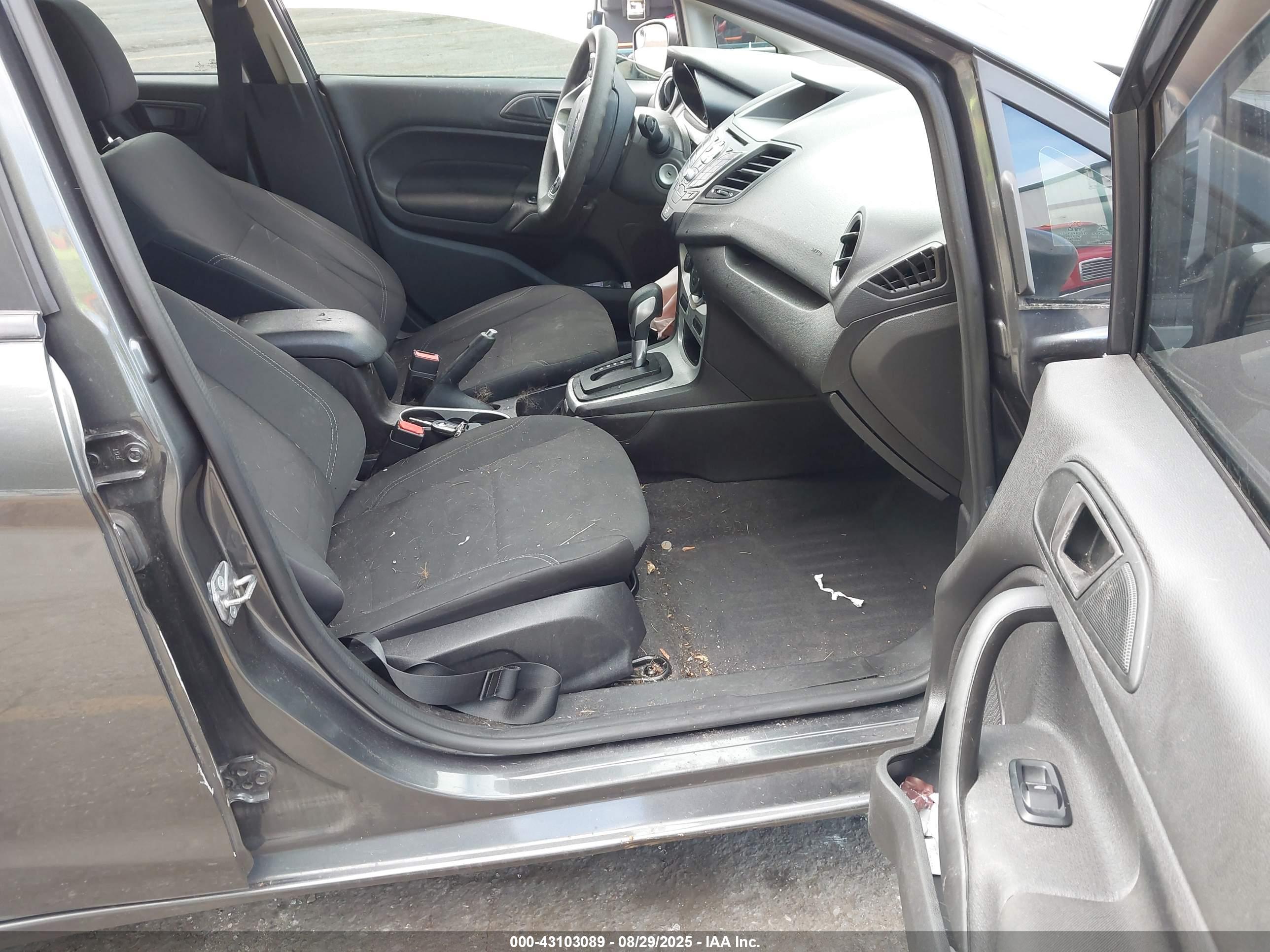FORD FIESTA image 5