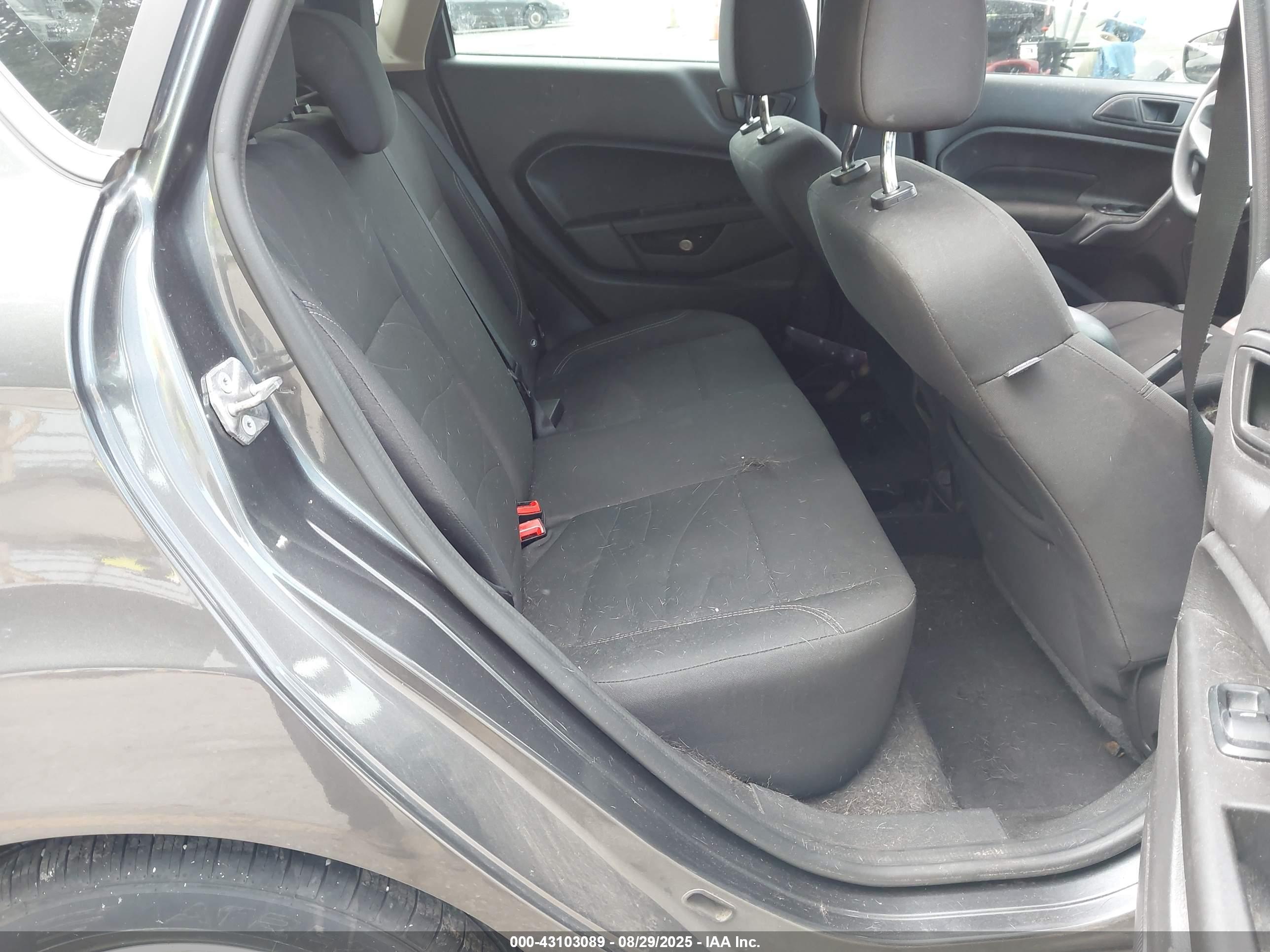 FORD FIESTA image 8