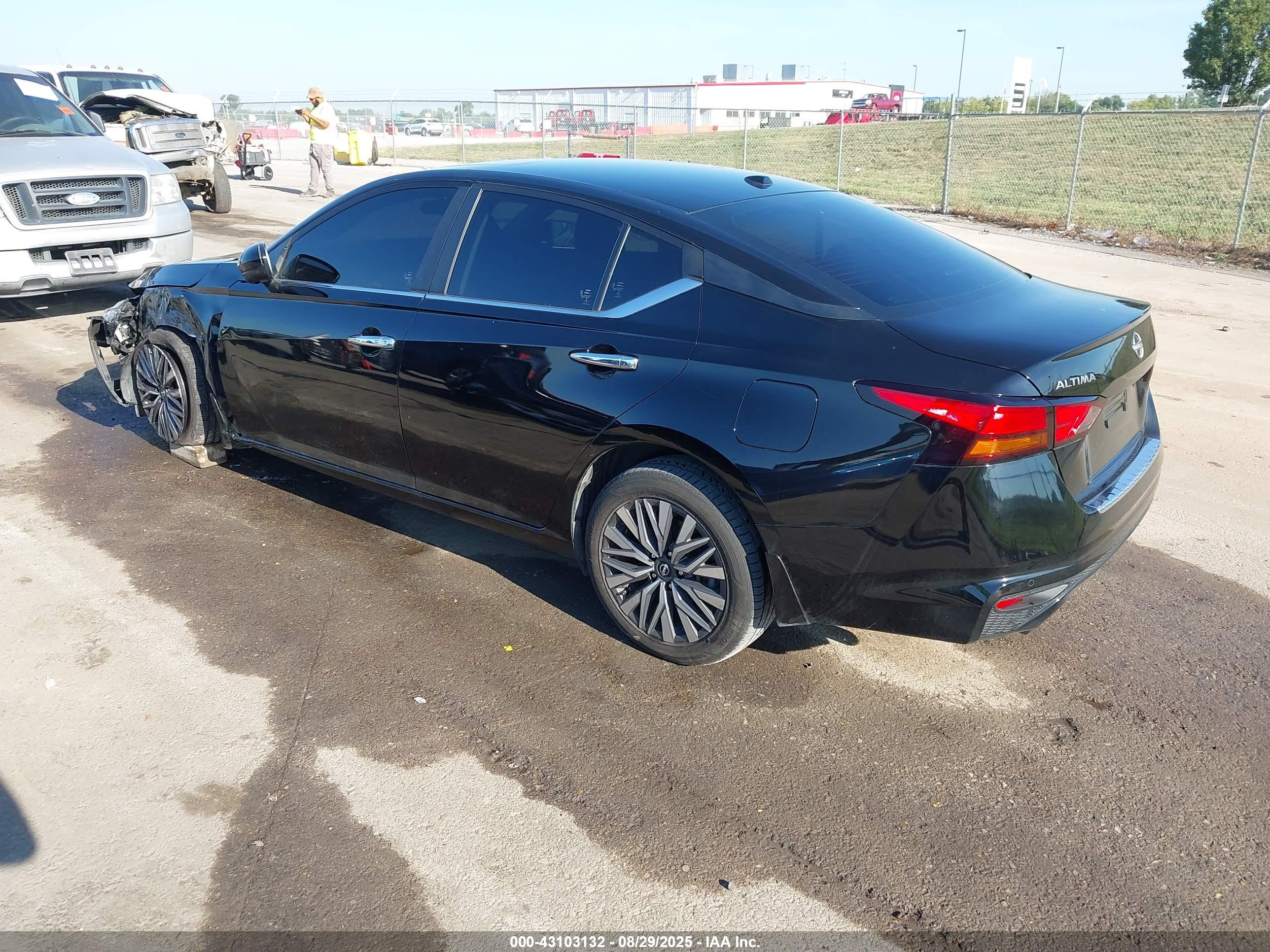 NISSAN ALTIMA image 3