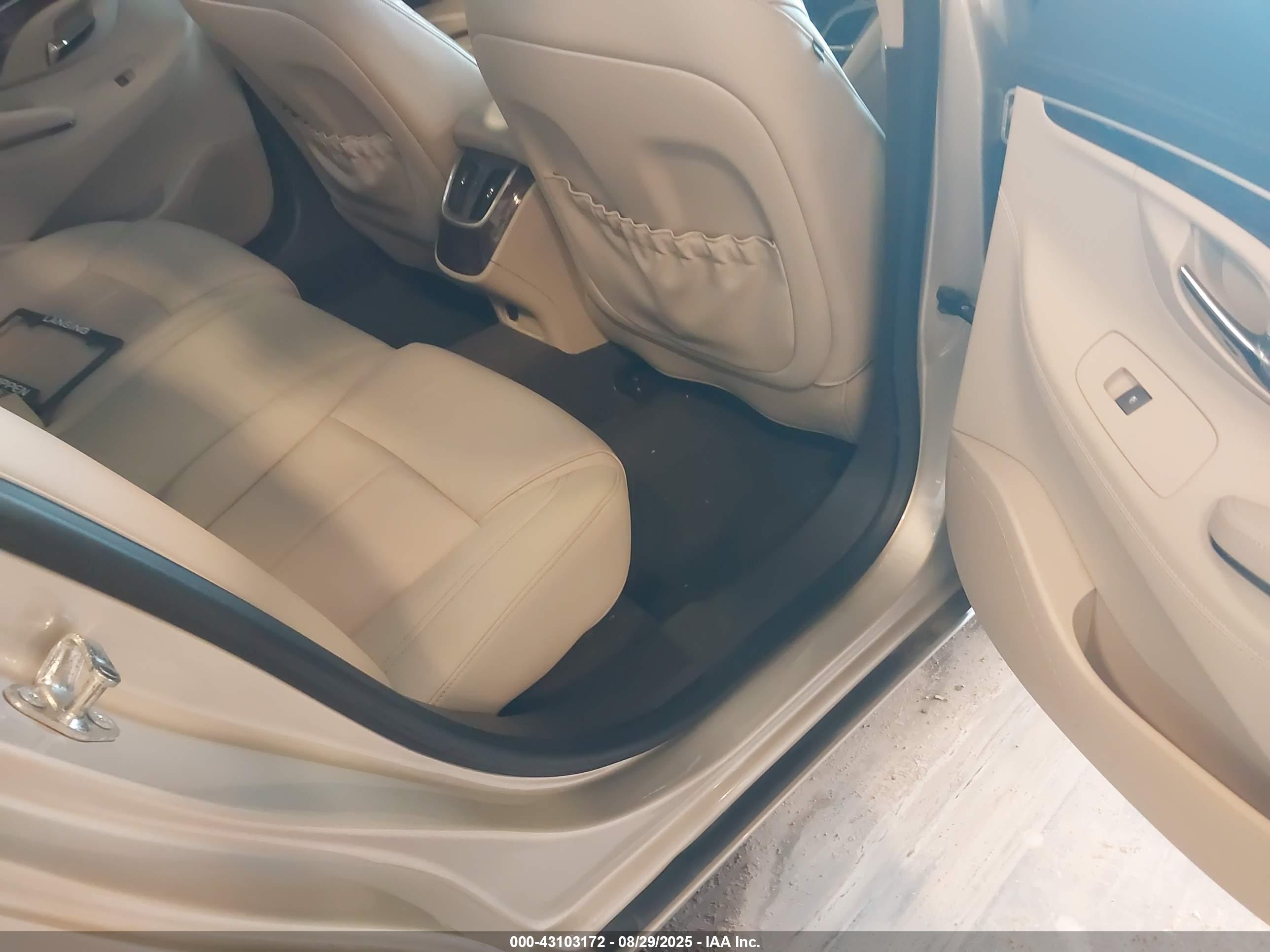 BUICK LACROSSE image 8