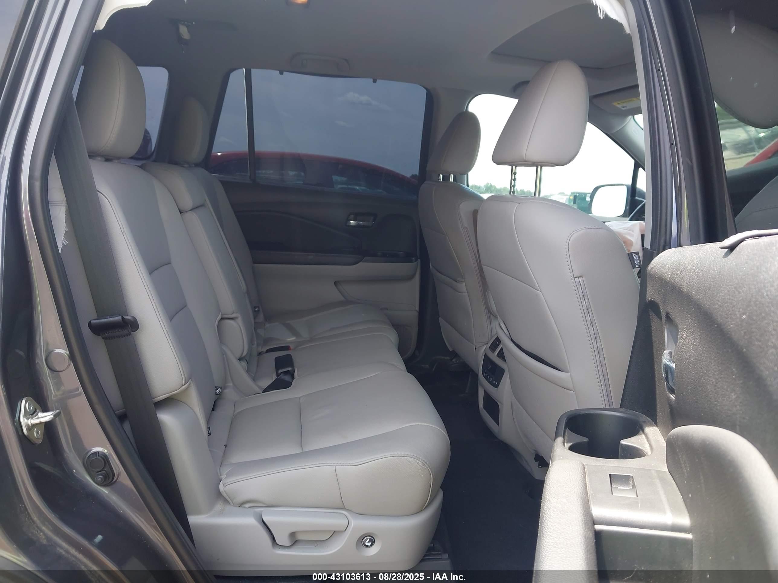 HONDA PILOT image 8