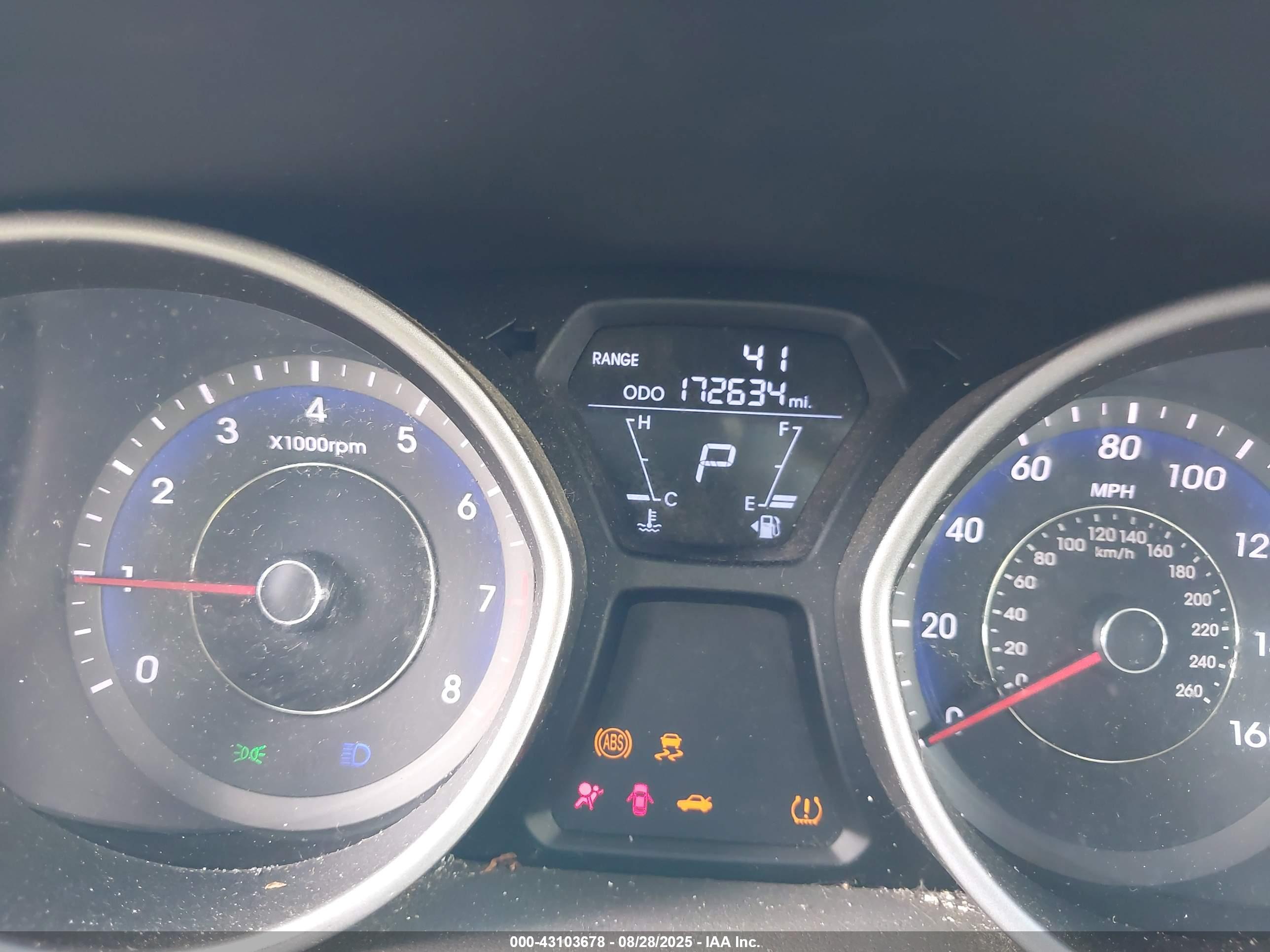 HYUNDAI ELANTRA image 7