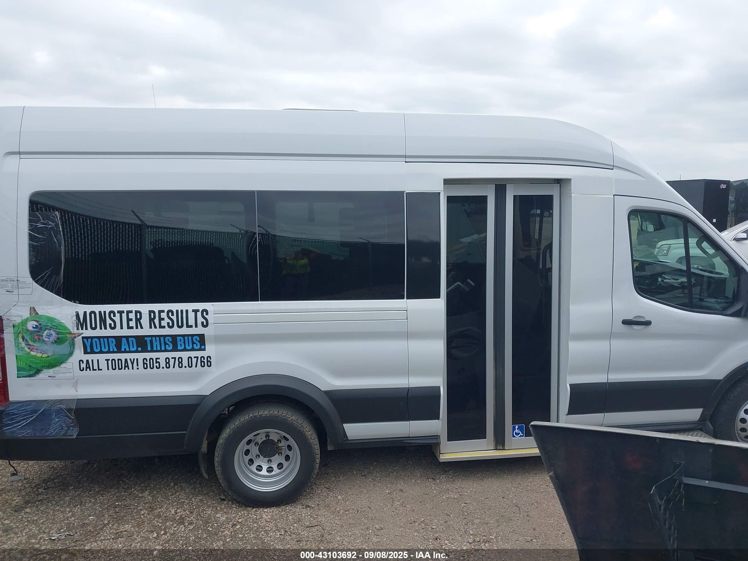 FORD TRANSIT-350 image 4