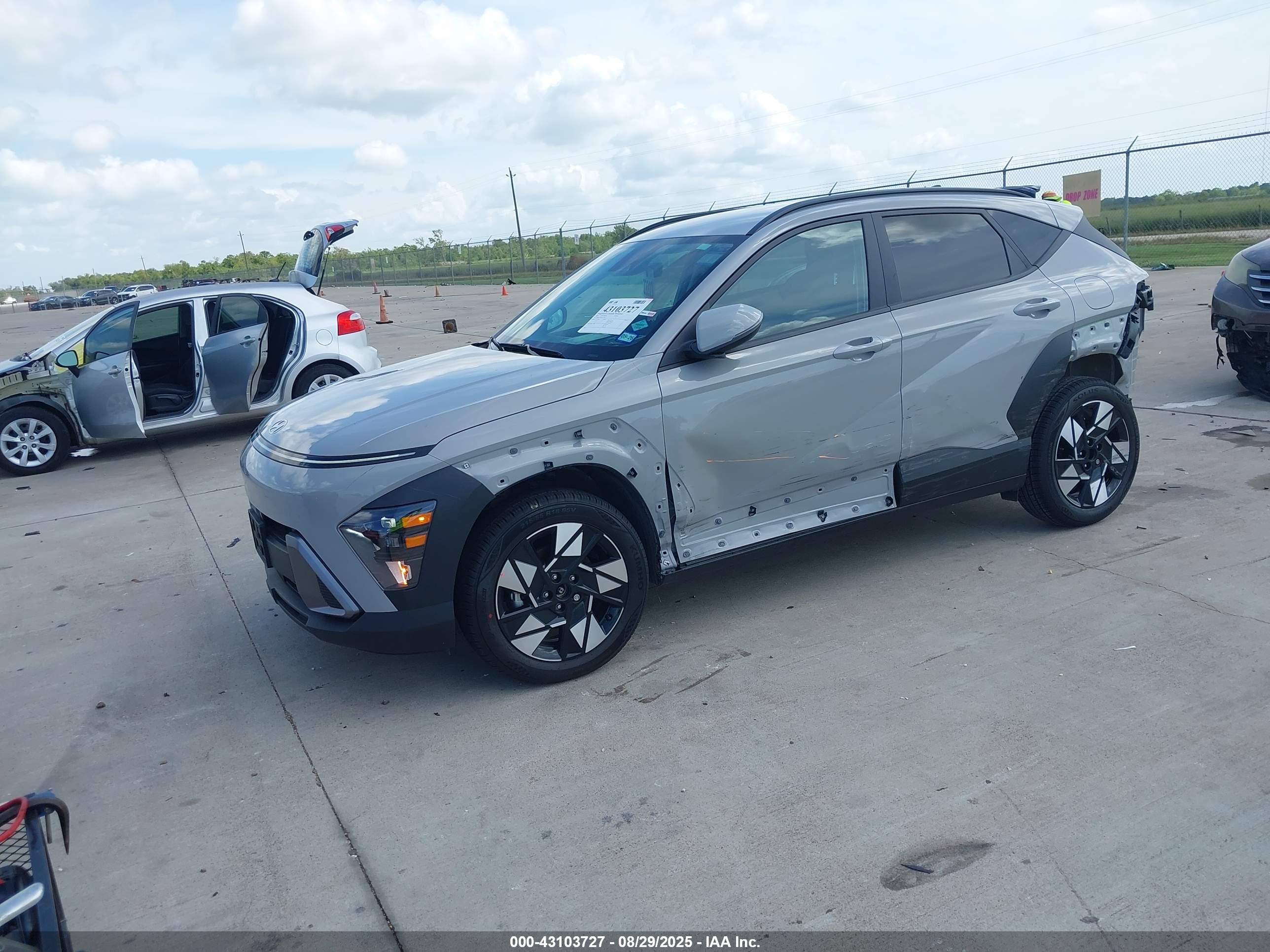 HYUNDAI KONA image 2