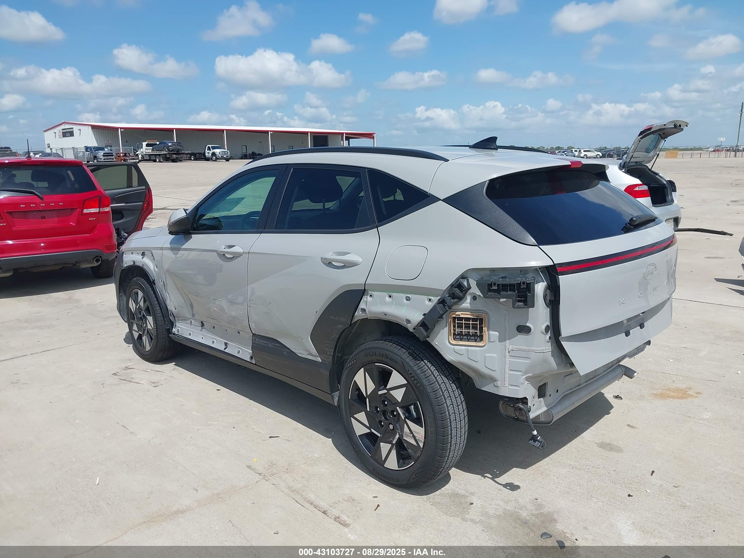 HYUNDAI KONA image 3