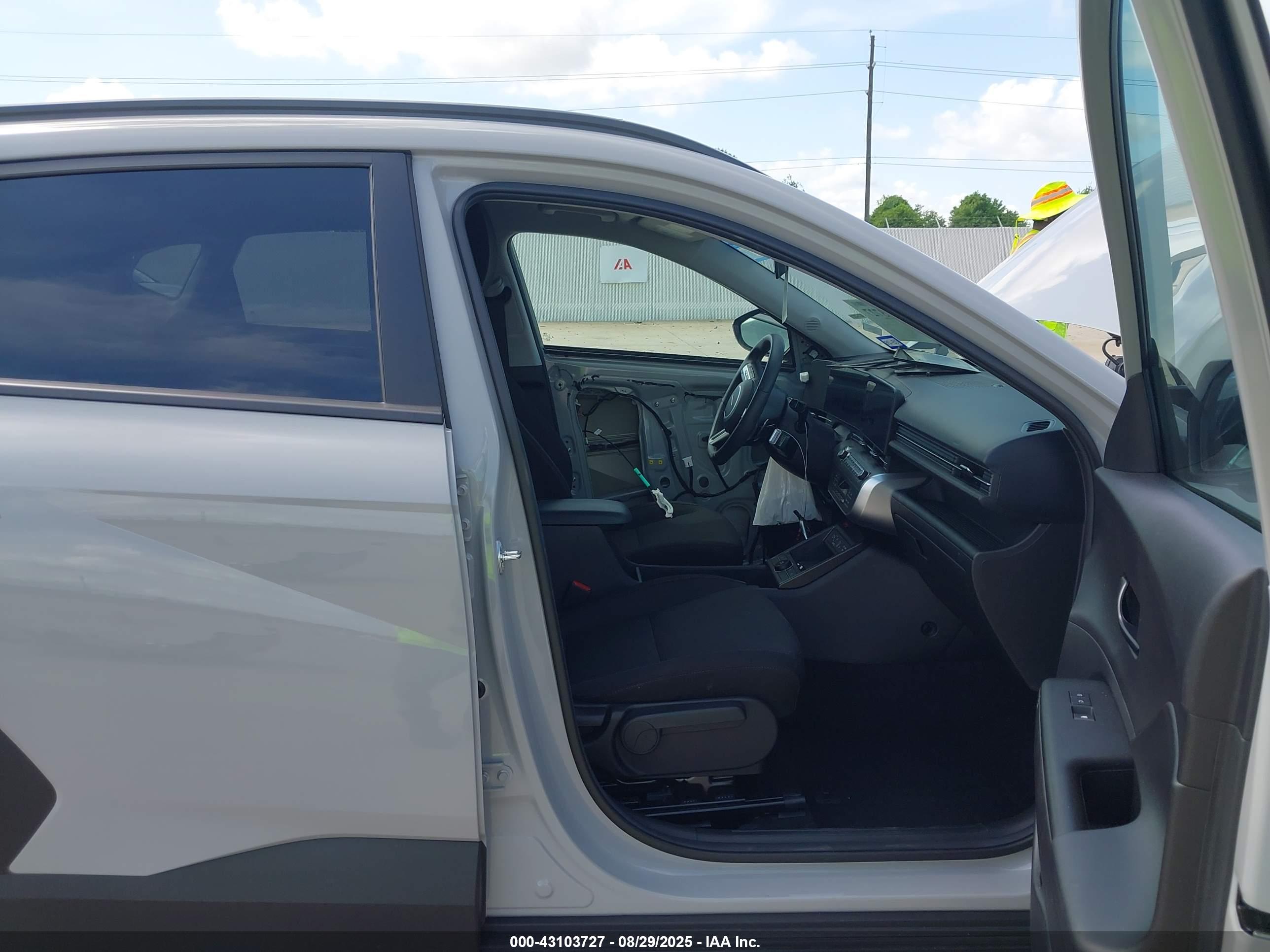 HYUNDAI KONA image 5