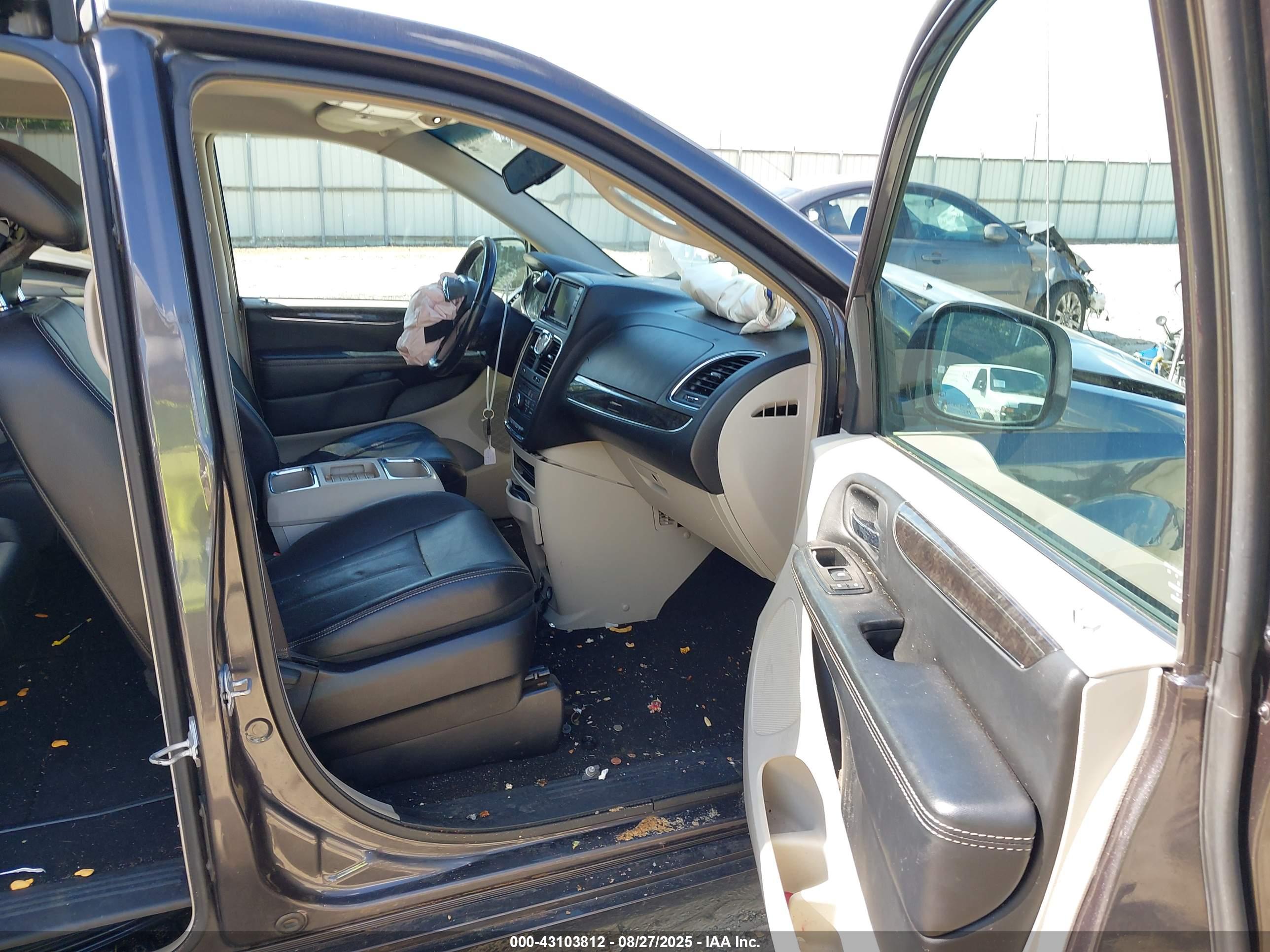 CHRYSLER TOWN image 5