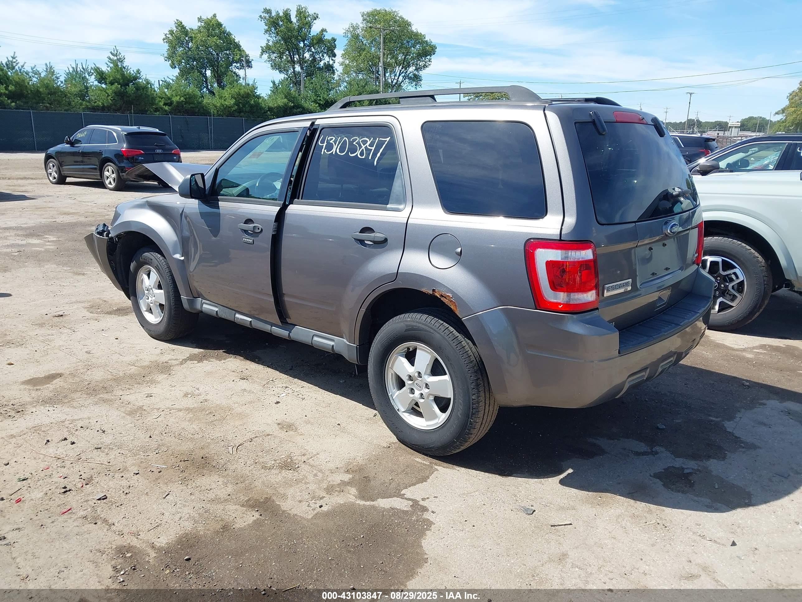FORD ESCAPE image 3