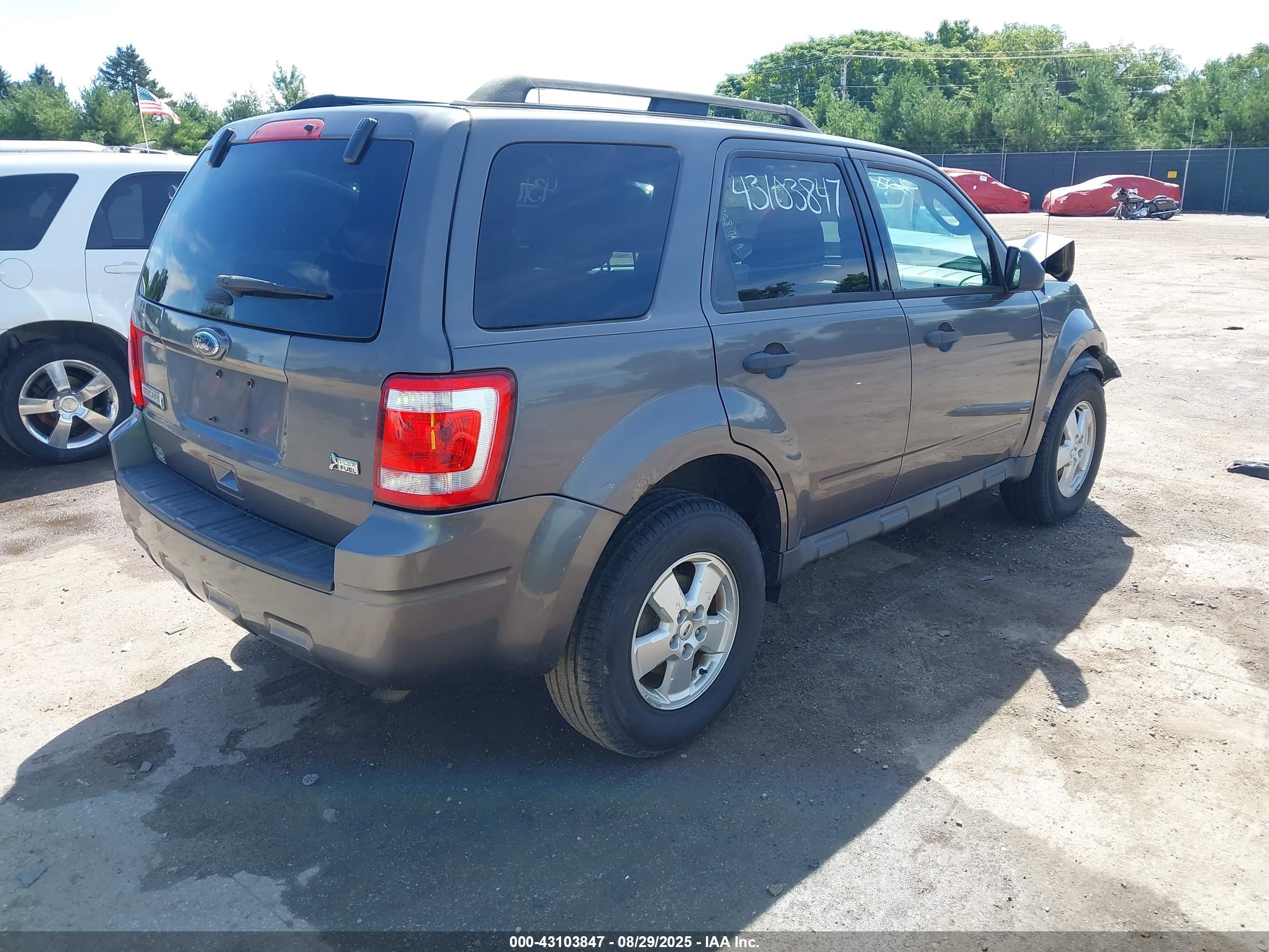 FORD ESCAPE image 4