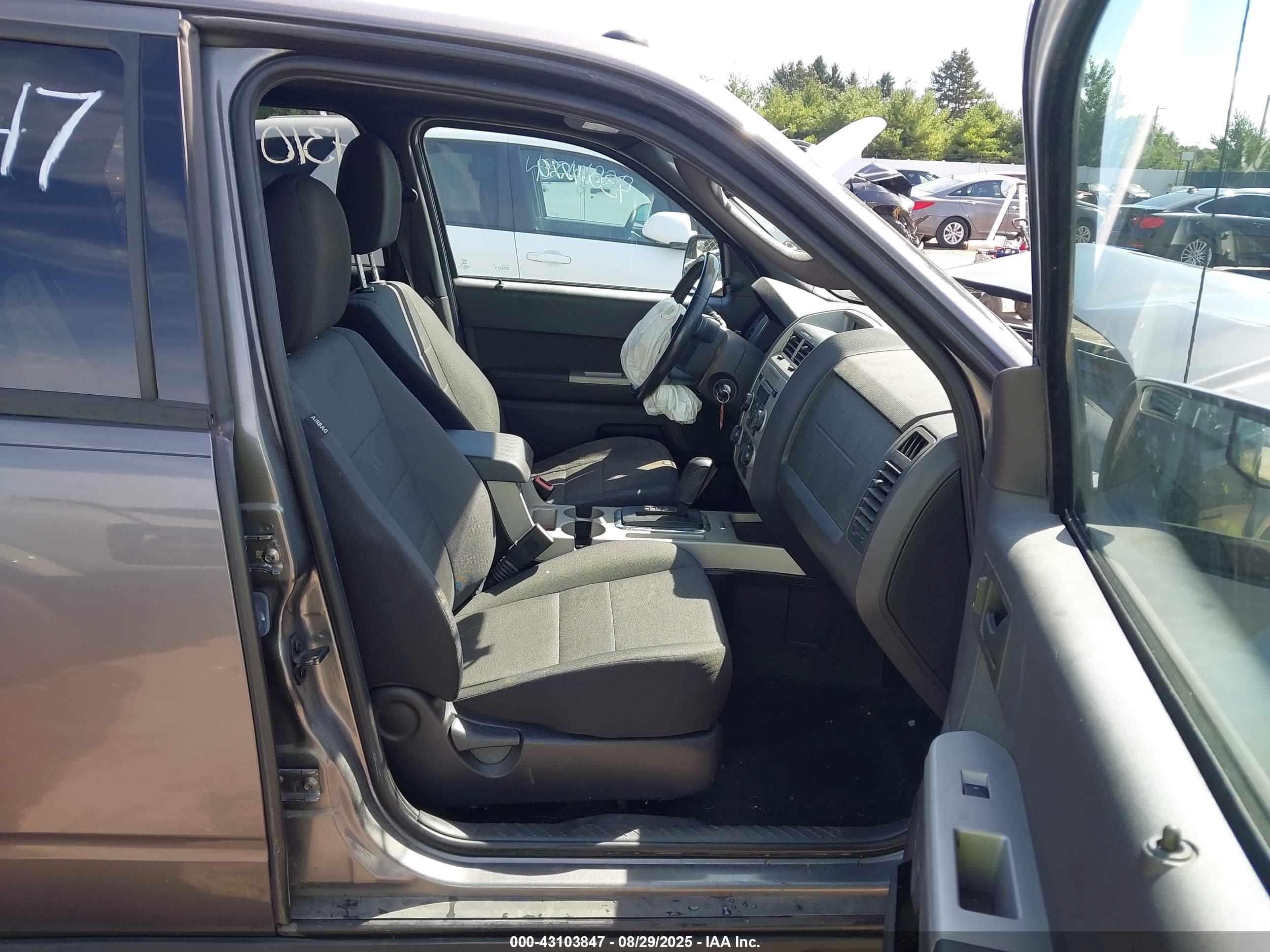 FORD ESCAPE image 5