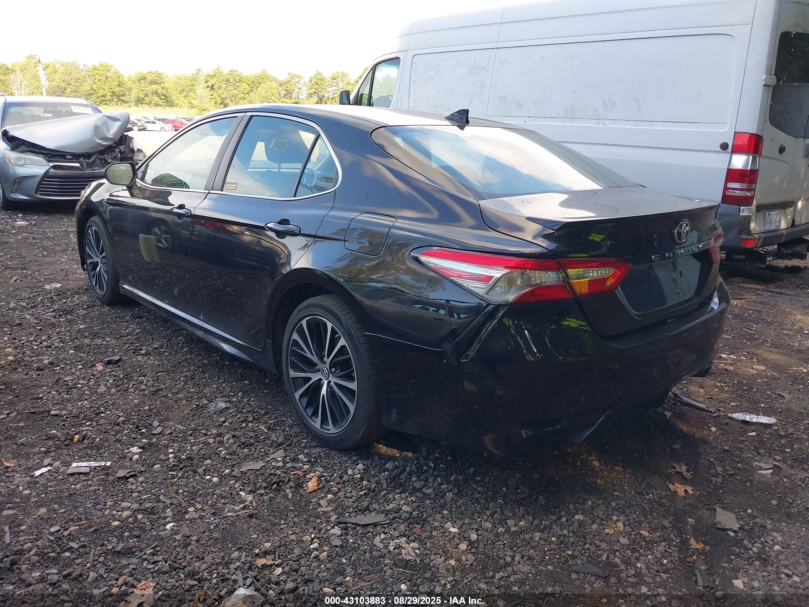TOYOTA CAMRY image 3