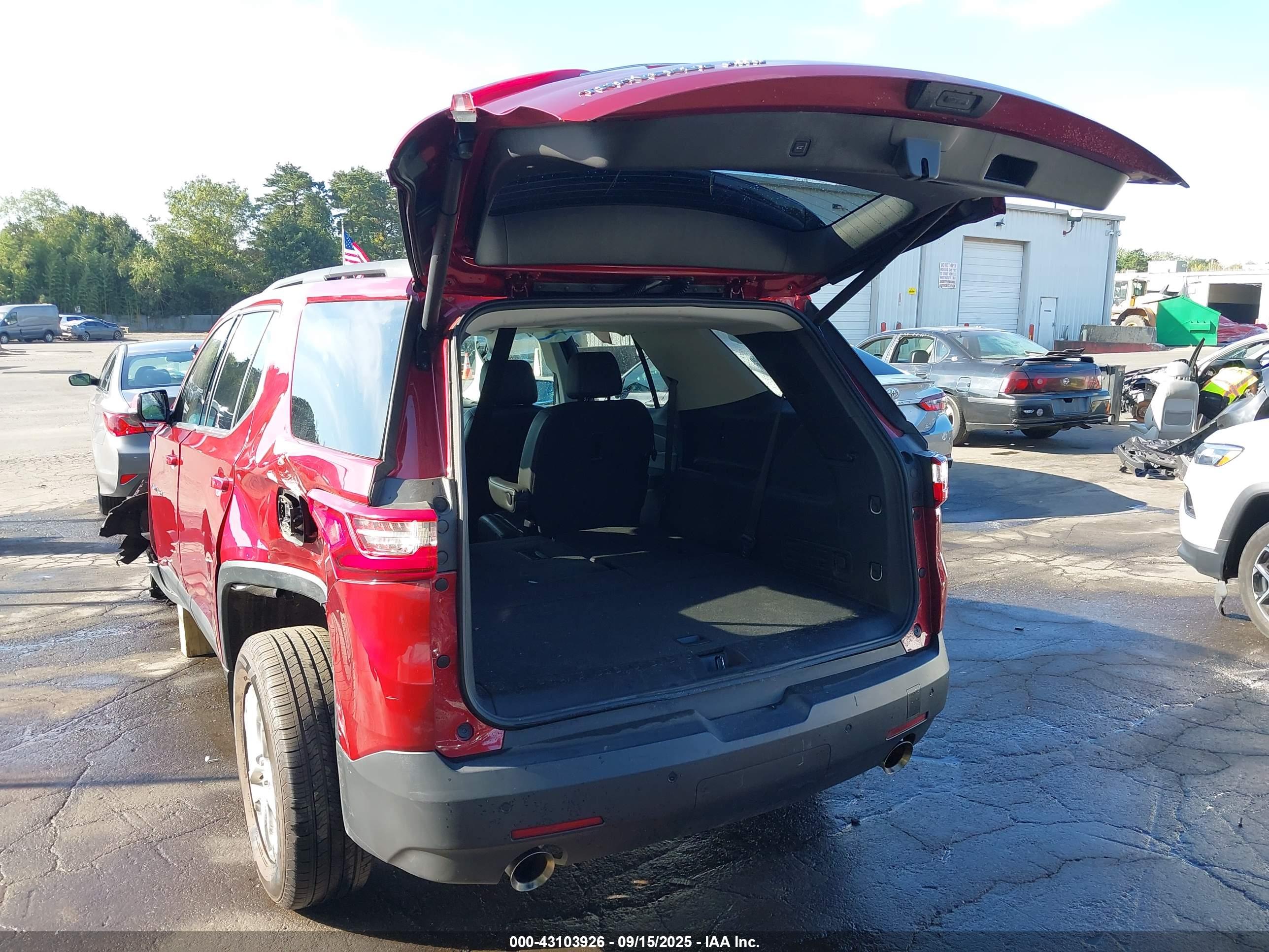 CHEVROLET TRAVERSE image 3
