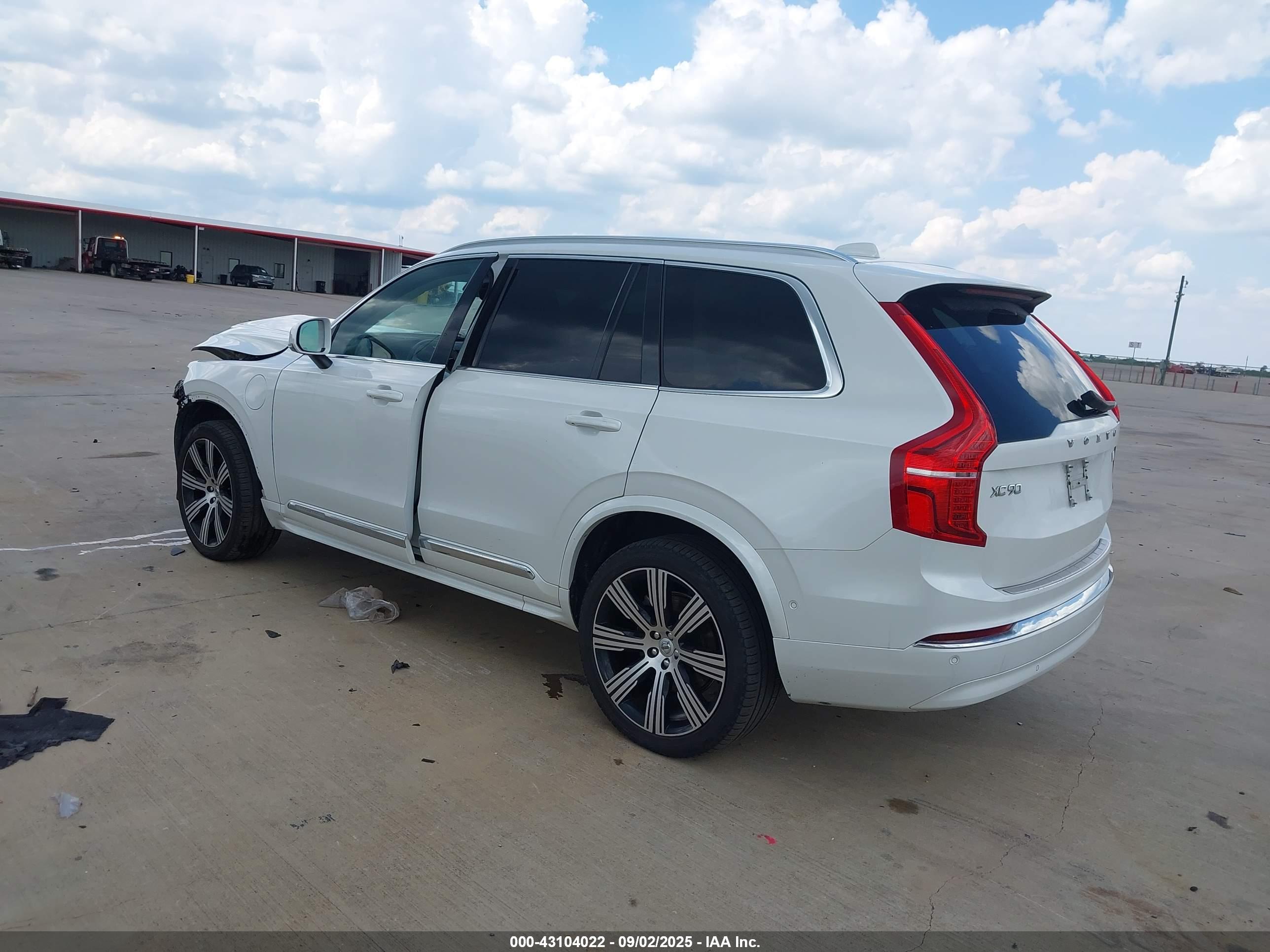 VOLVO XC90 image 3